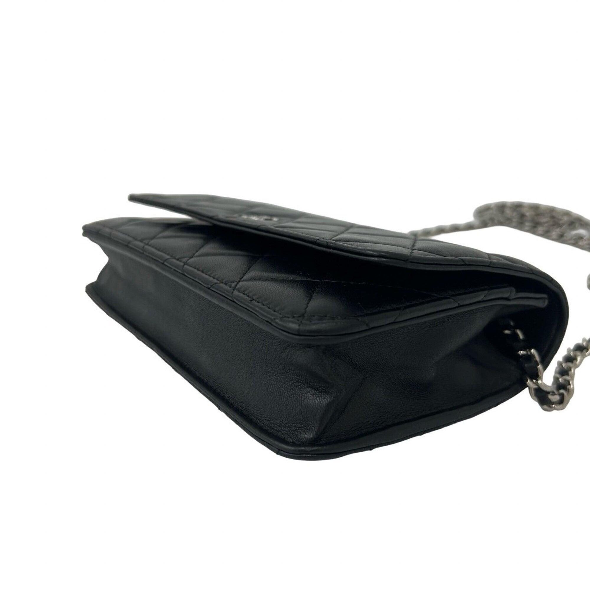 Chanel Black Leather Pochette Shoulder Bag (Pre-Owned)