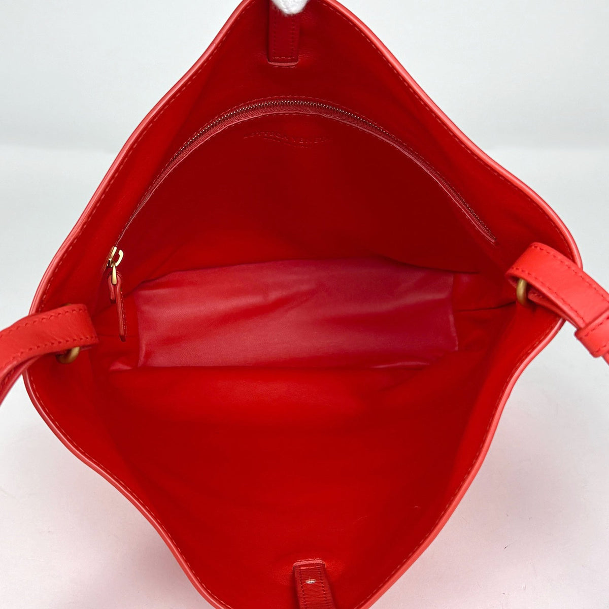 Bottega Veneta Red Color Leather Shoulder Bag (Pre-Owned)