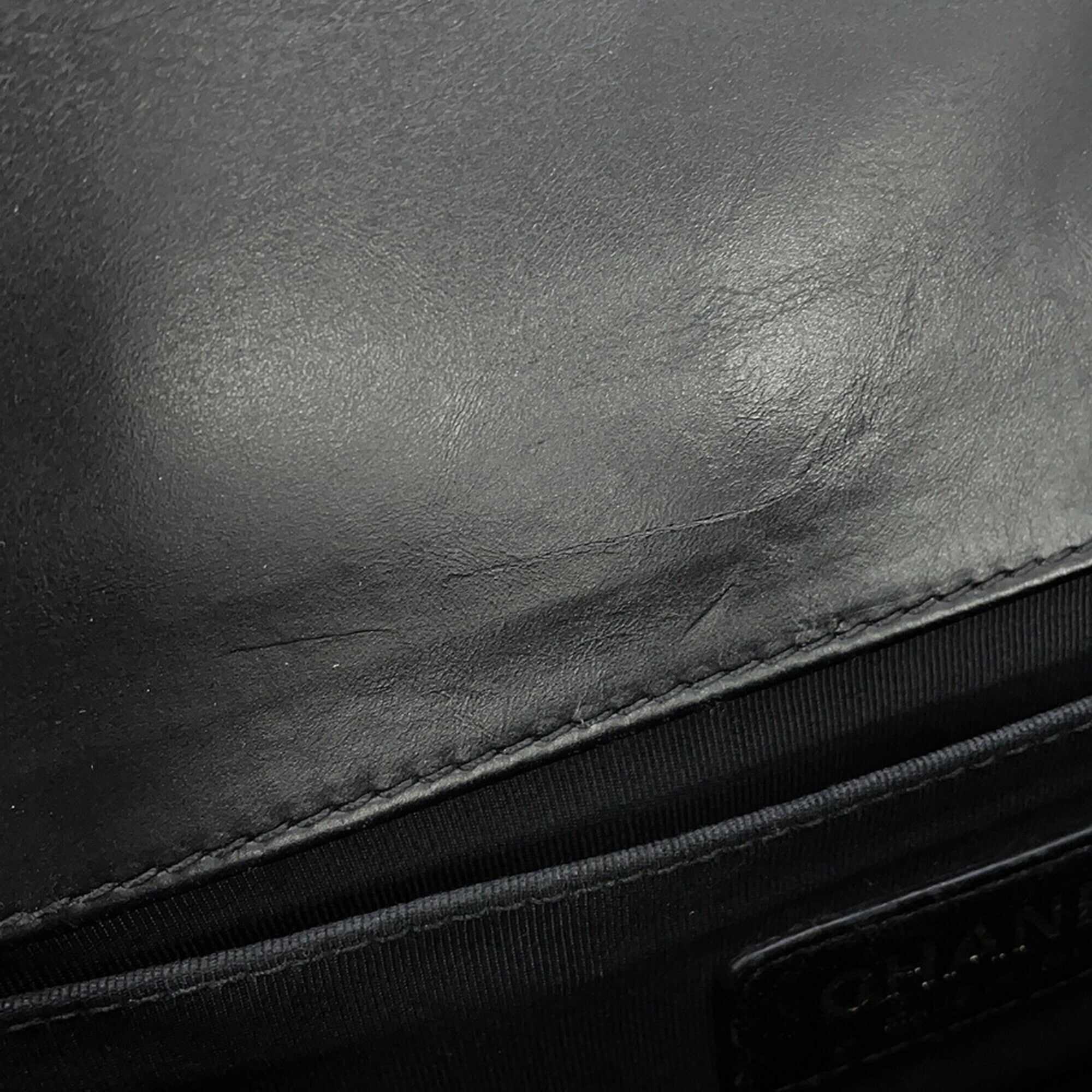 Chanel Boy Chanel Black Leather Handbag Shoulder Bag (Pre-Owned)