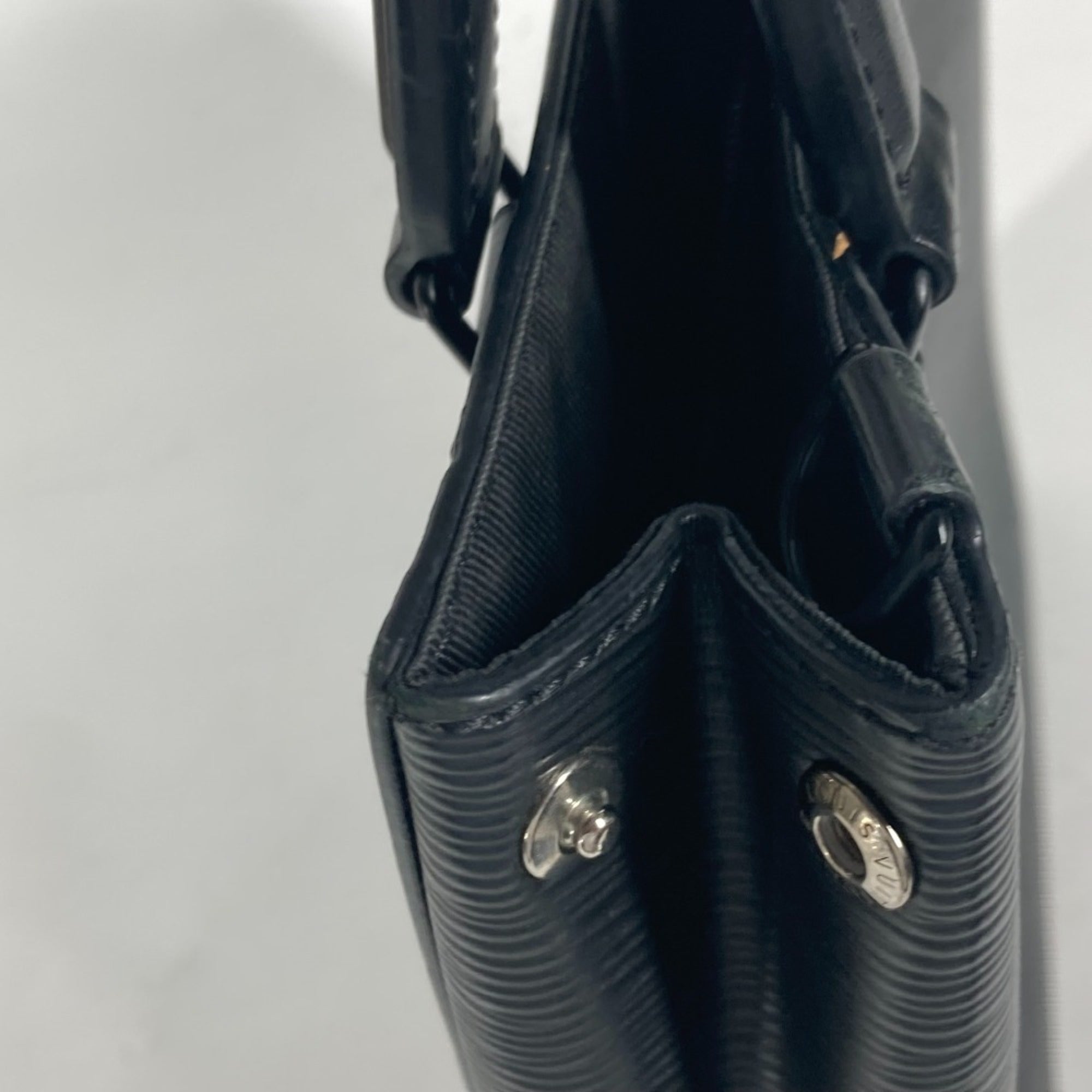 Louis Vuitton Black Noir Epi Leather Handbag Tote Bag (Pre-Owned)