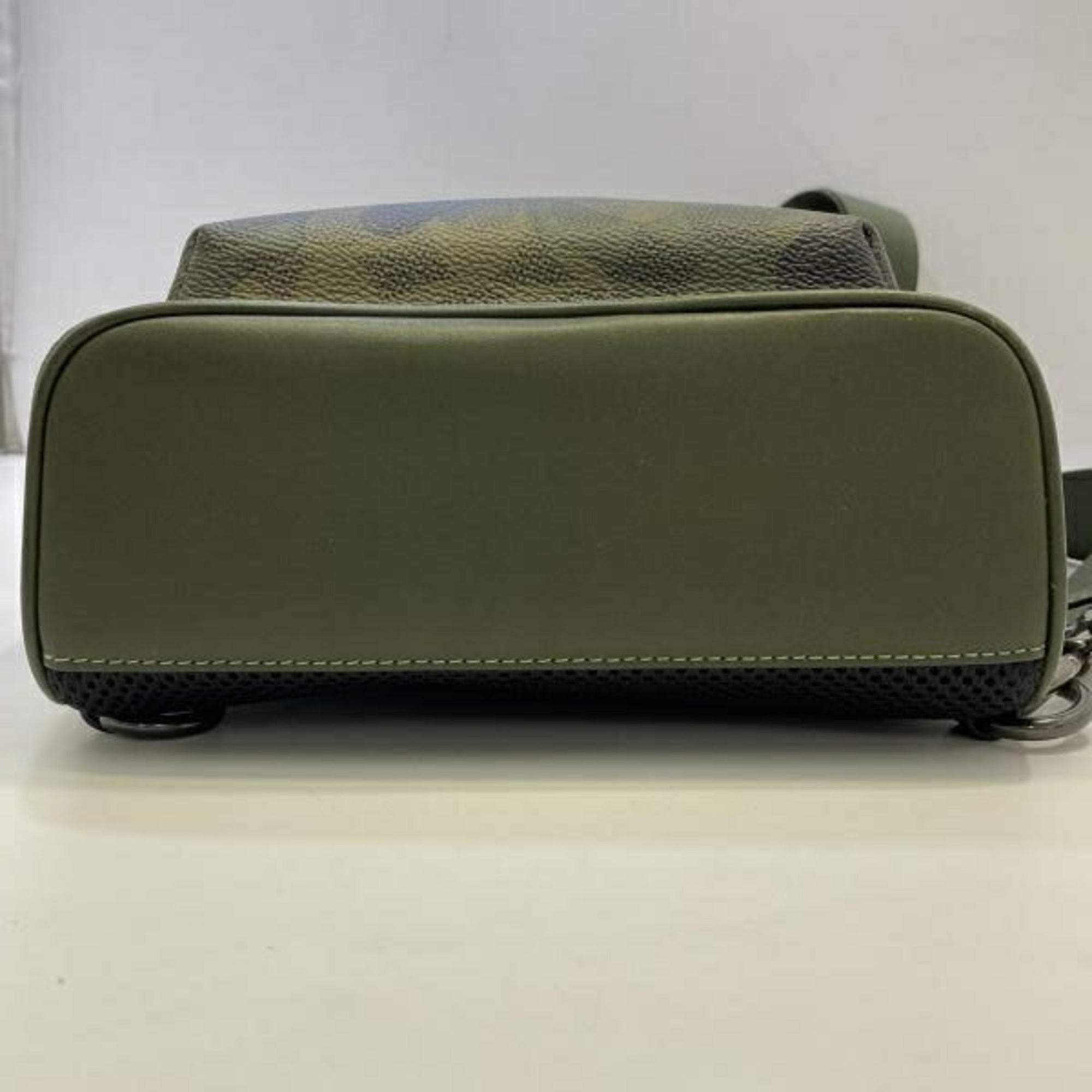 Coach Green Shoulder Bag (Pre-Owned)