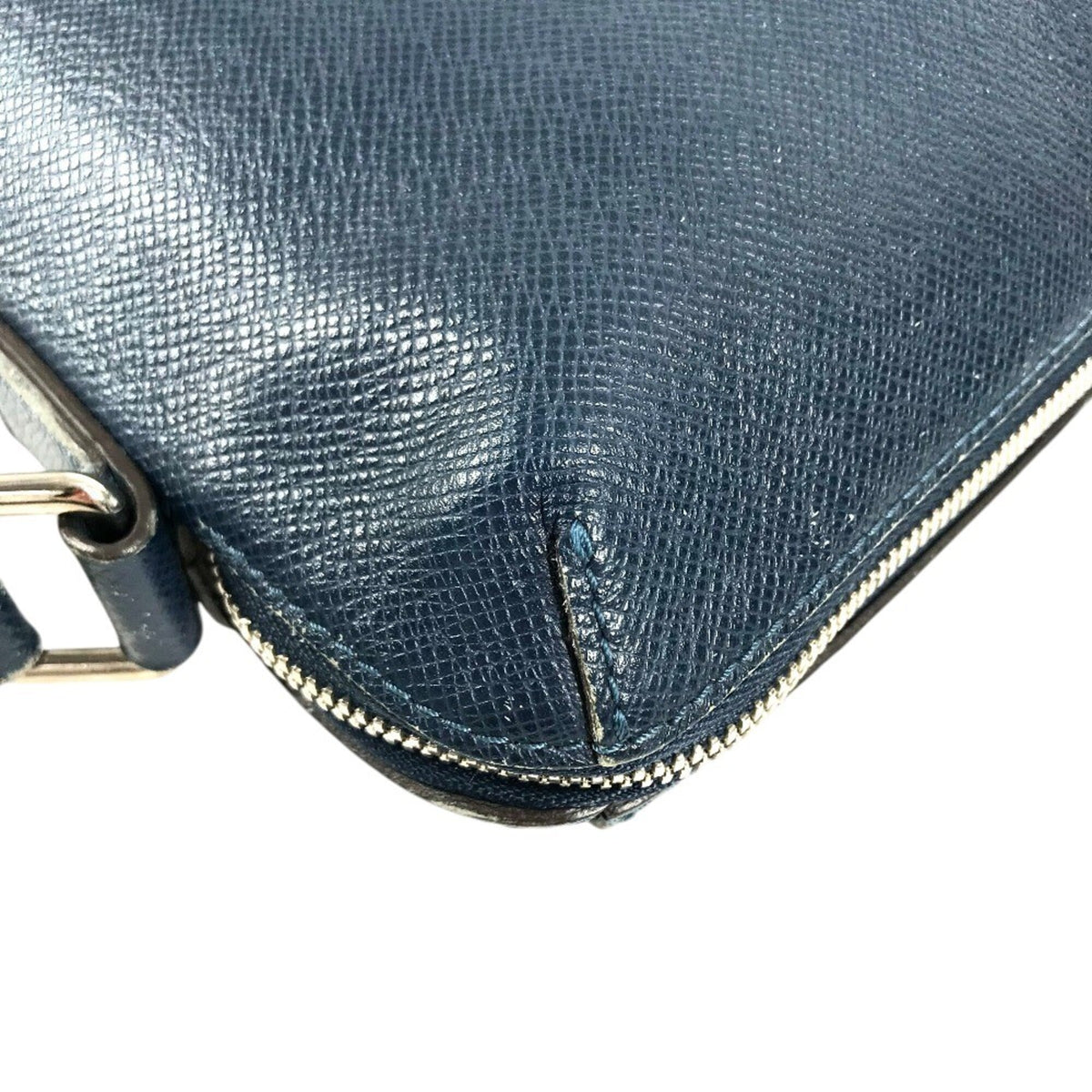 Louis Vuitton Navy Taiga Leather Handbag Messenger Bag Shoulder Bag (Pre-Owned)