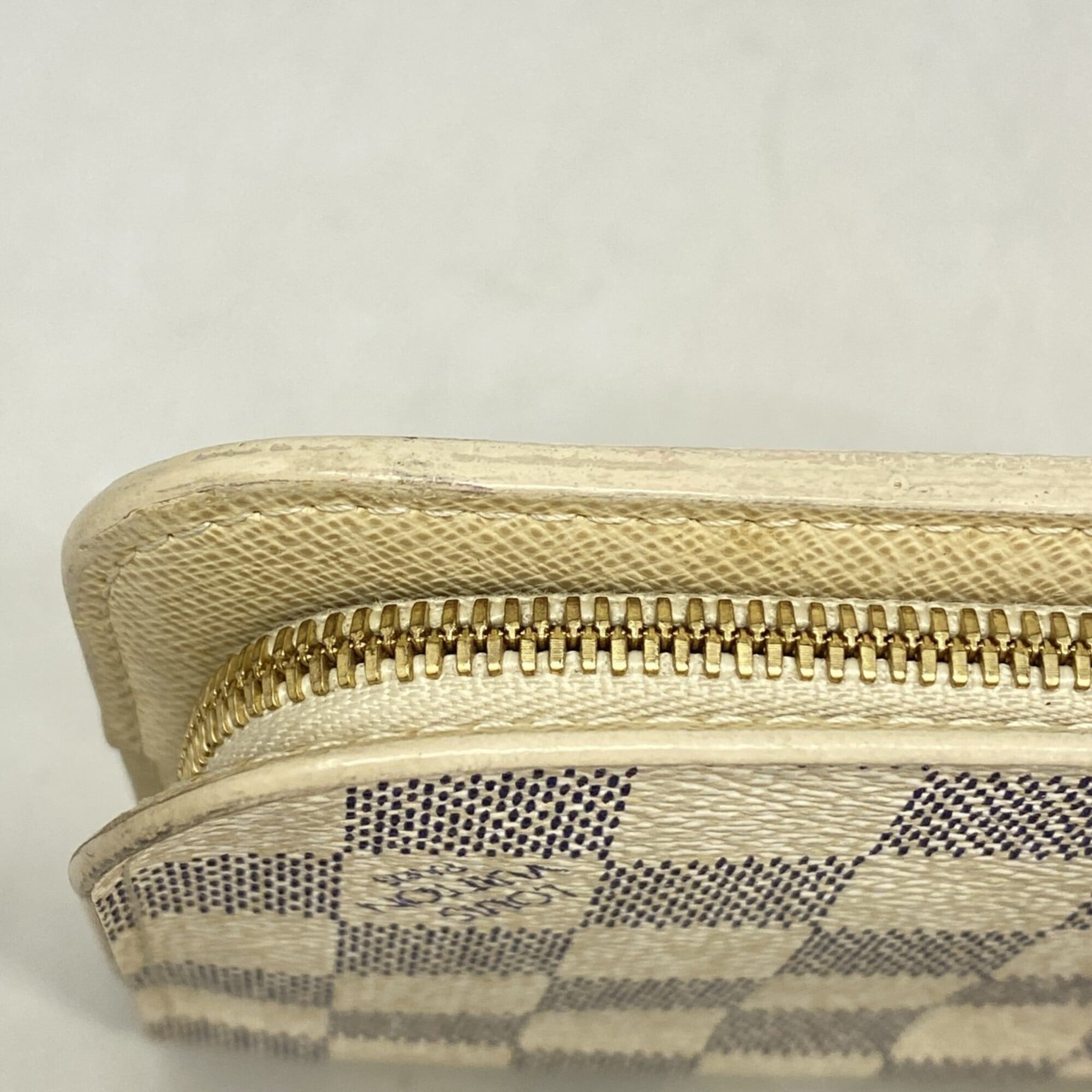 Louis Vuitton White Long Wallet (Bi-Fold) (Pre-Owned)