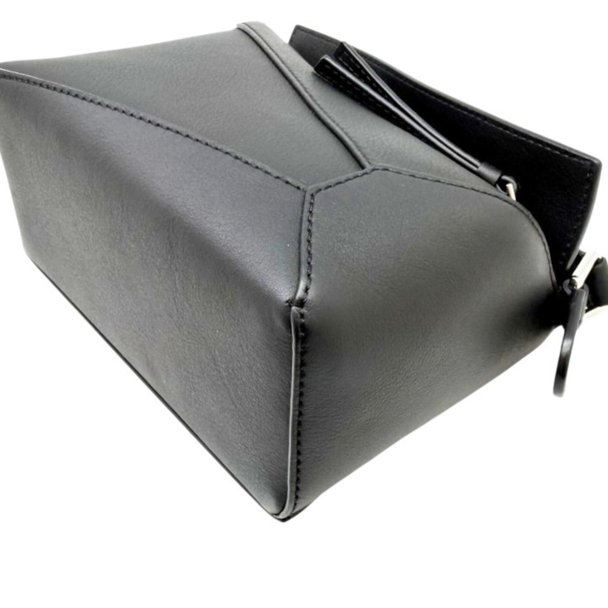 Loewe Black Leather Handbag Shoulder Bag (Pre-Owned)