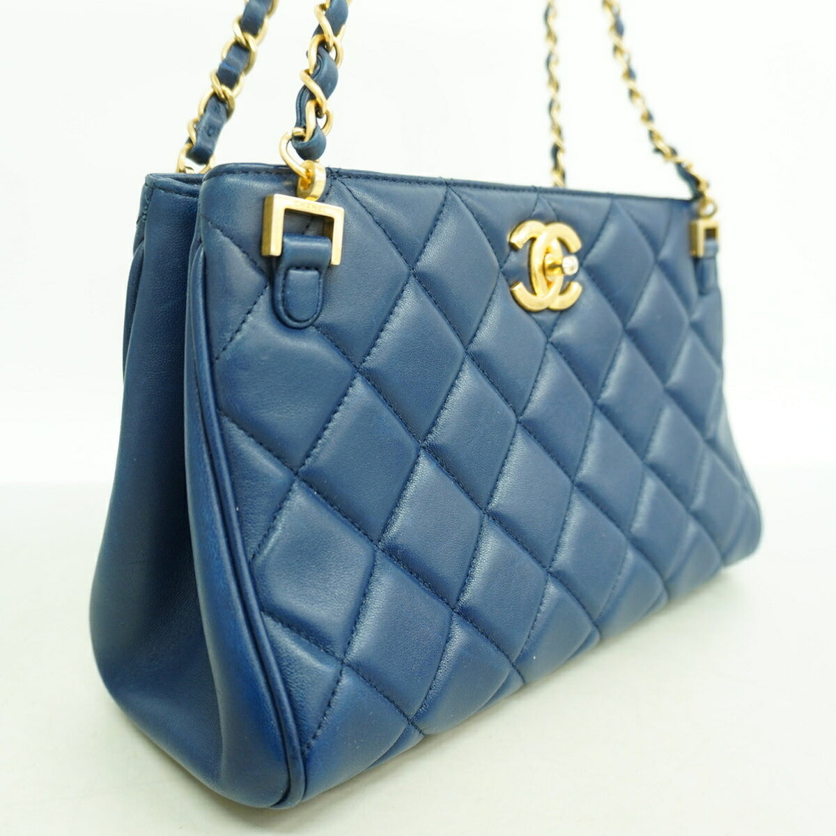 Chanel Blue Leather Shoulder Bag (Pre-Owned)