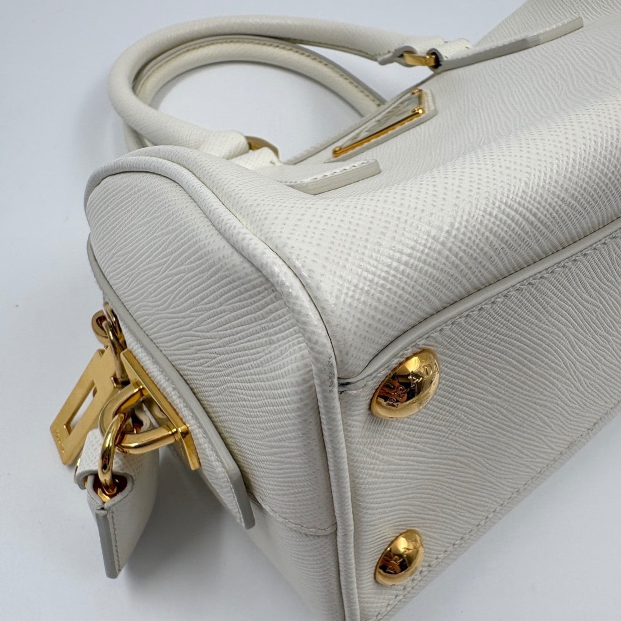 Prada White Handbag (Pre-Owned)