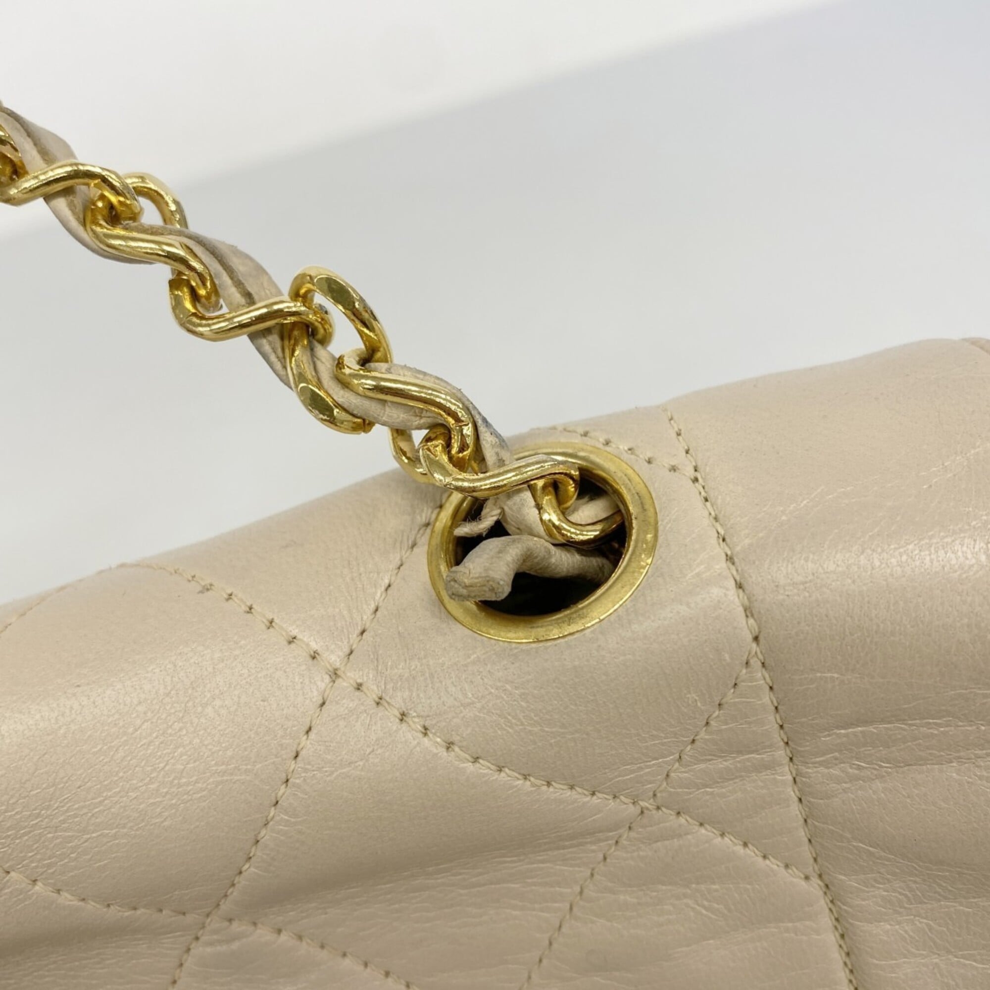 Chanel Beige Leather Shoulder Bag (Pre-Owned)