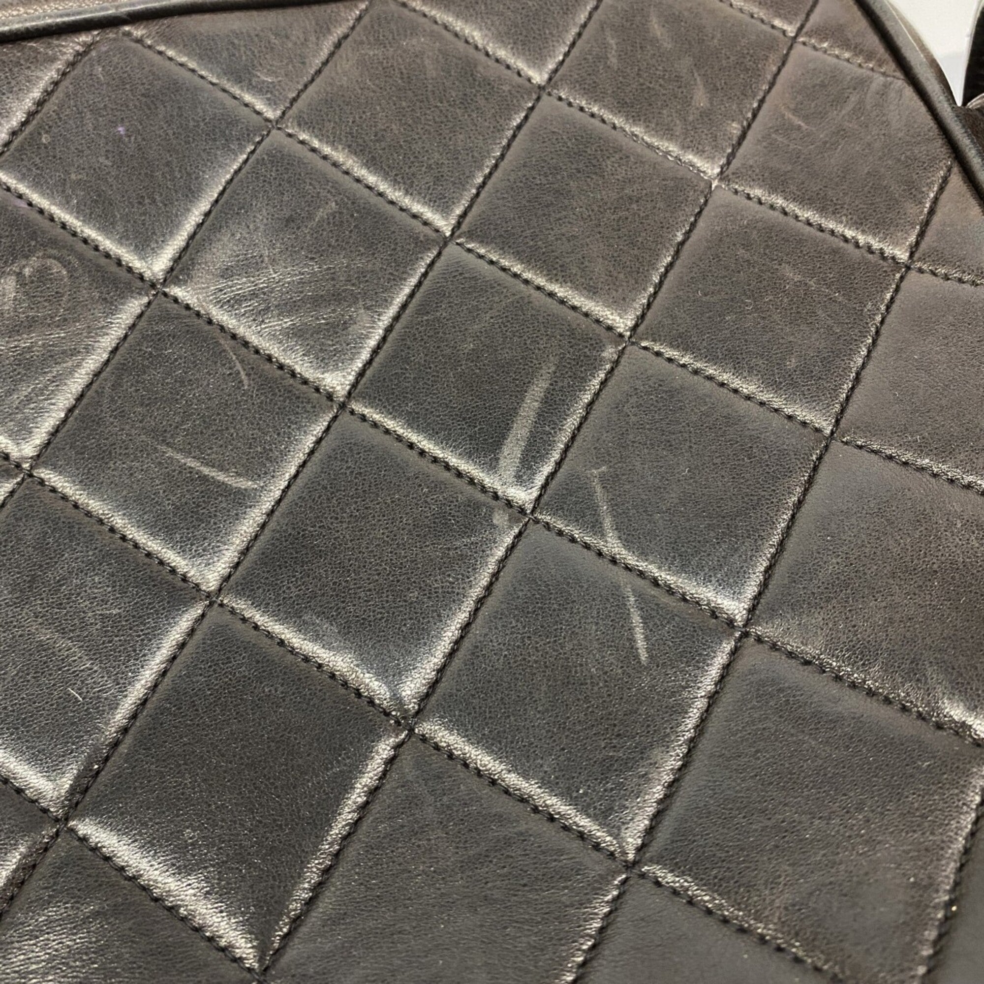 Chanel Black Leather Shoulder Bag (Pre-Owned)