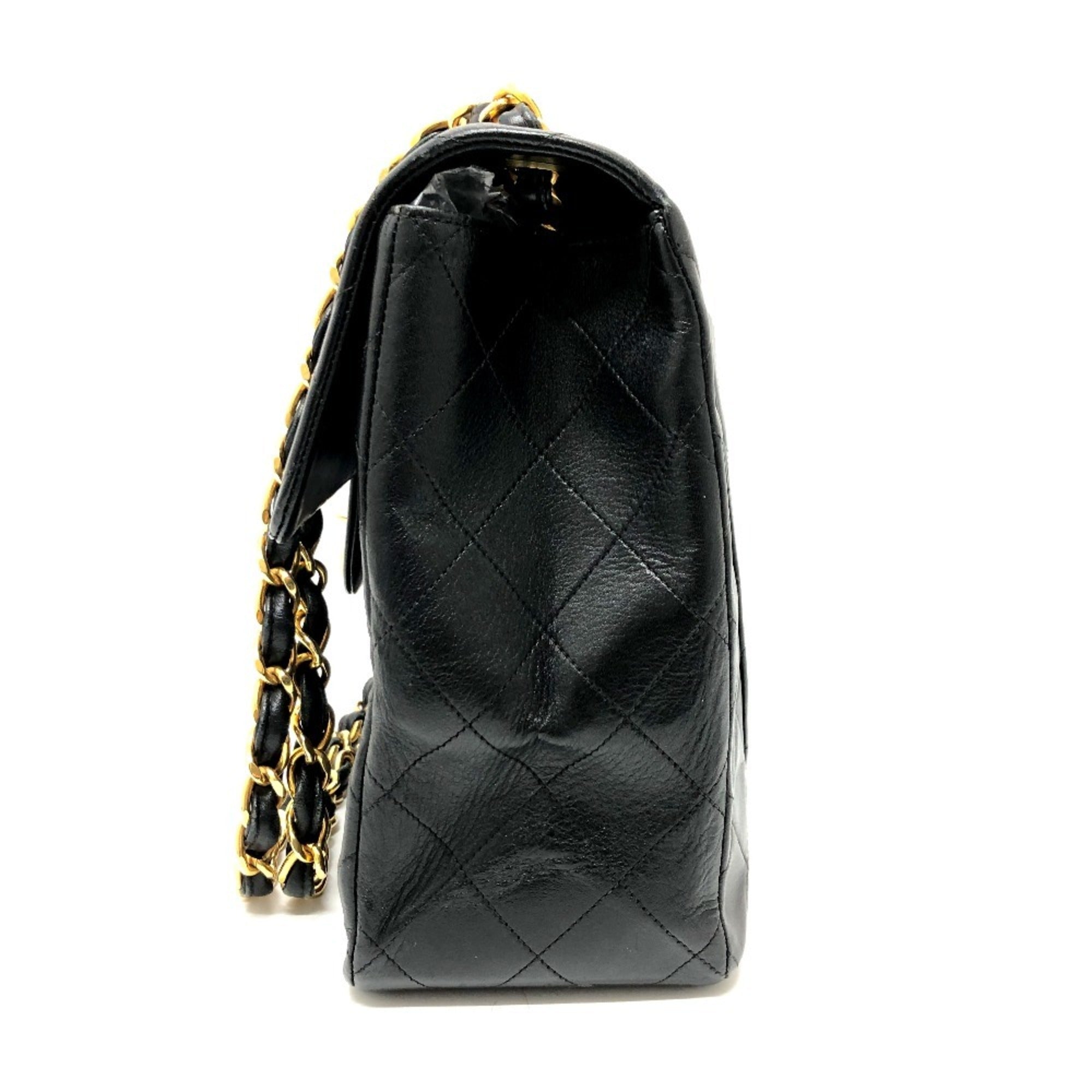 Chanel Matelasse Black Leather Shoulder Bag (Pre-Owned)