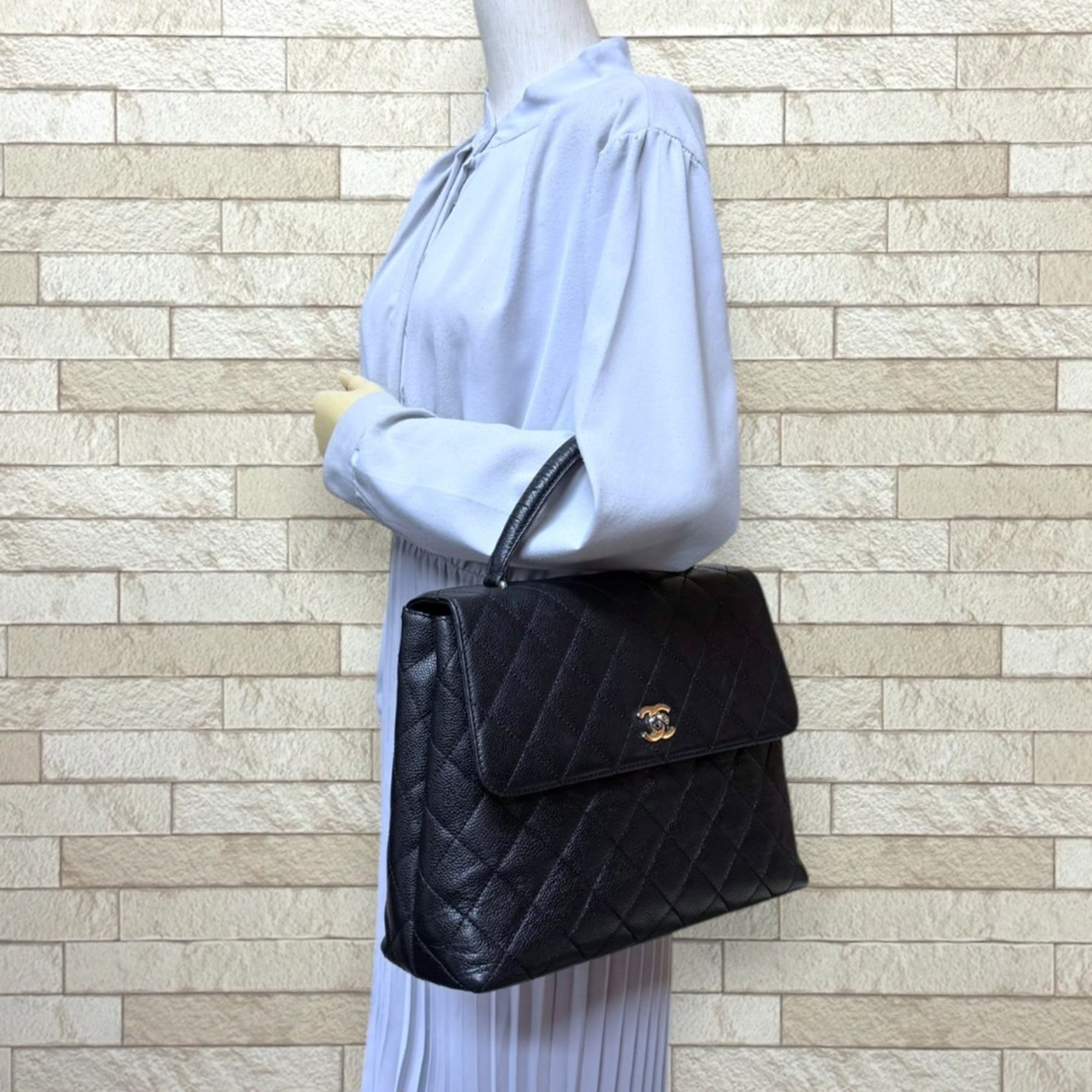 Chanel Matelasse Black Grained Calfskin Handbag (Pre-Owned)