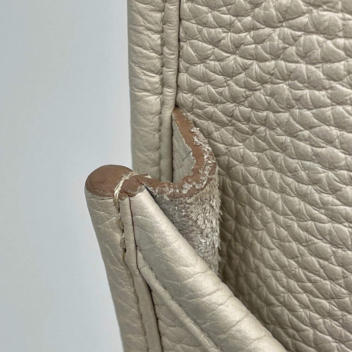 Hermes White Taurillon Clemence Leather Shoulder Bag (Pre-Owned)