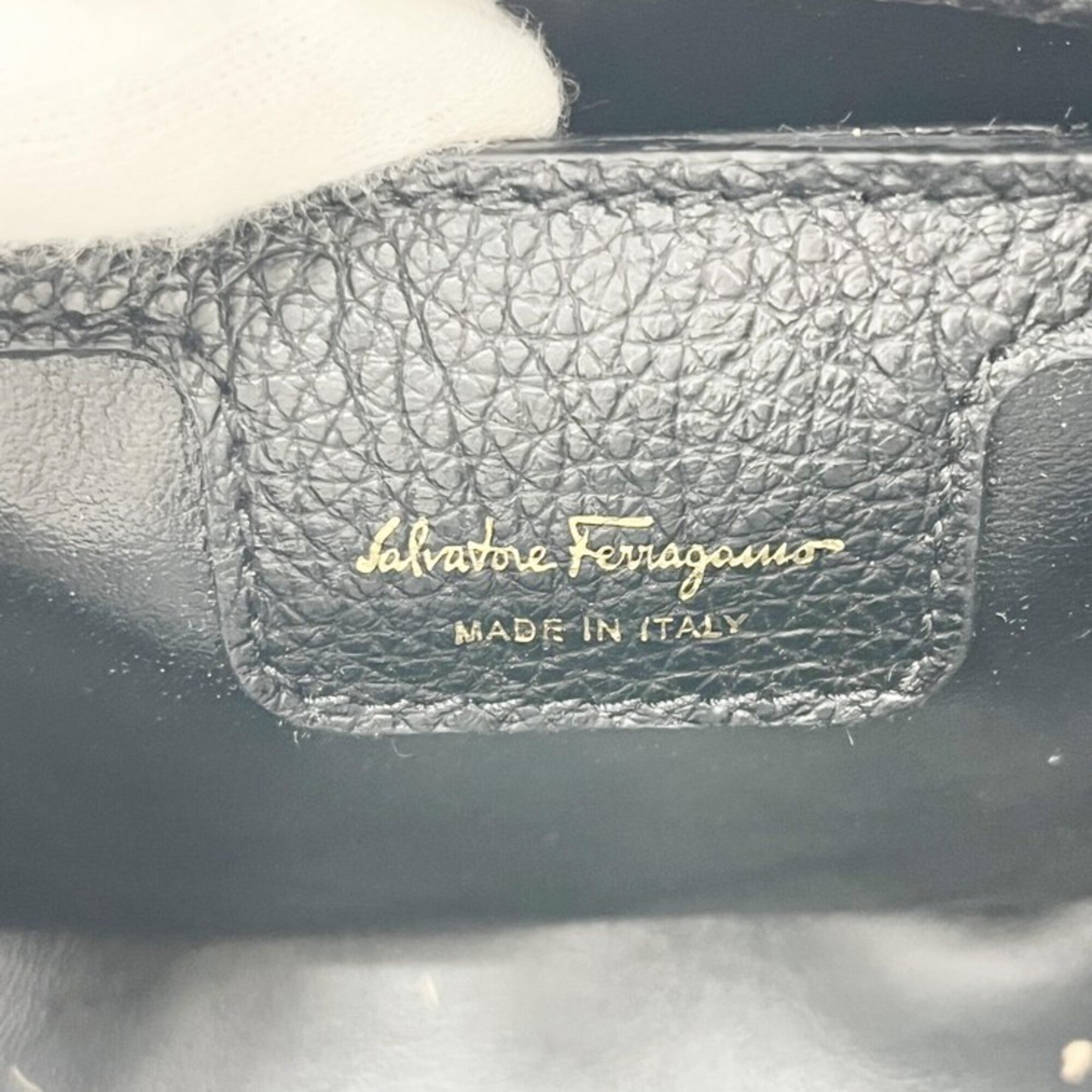Salvatore Ferragamo Black Leather Shoulder Bag (Pre-Owned)