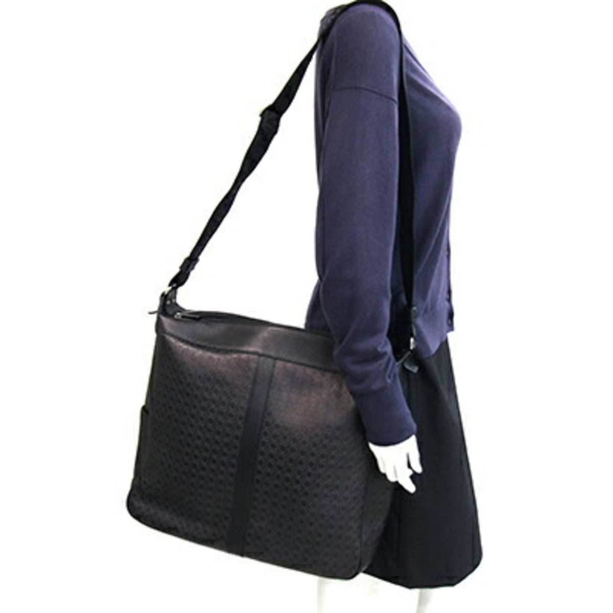 Salvatore Ferragamo Black Leather Shoulder Bag (Pre-Owned)