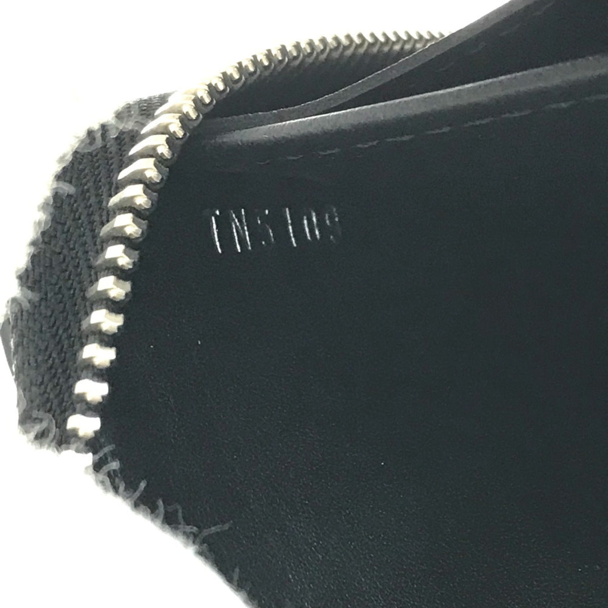 Louis Vuitton Black Mahina Leather Long Wallet (Bi-Fold) (Pre-Owned)