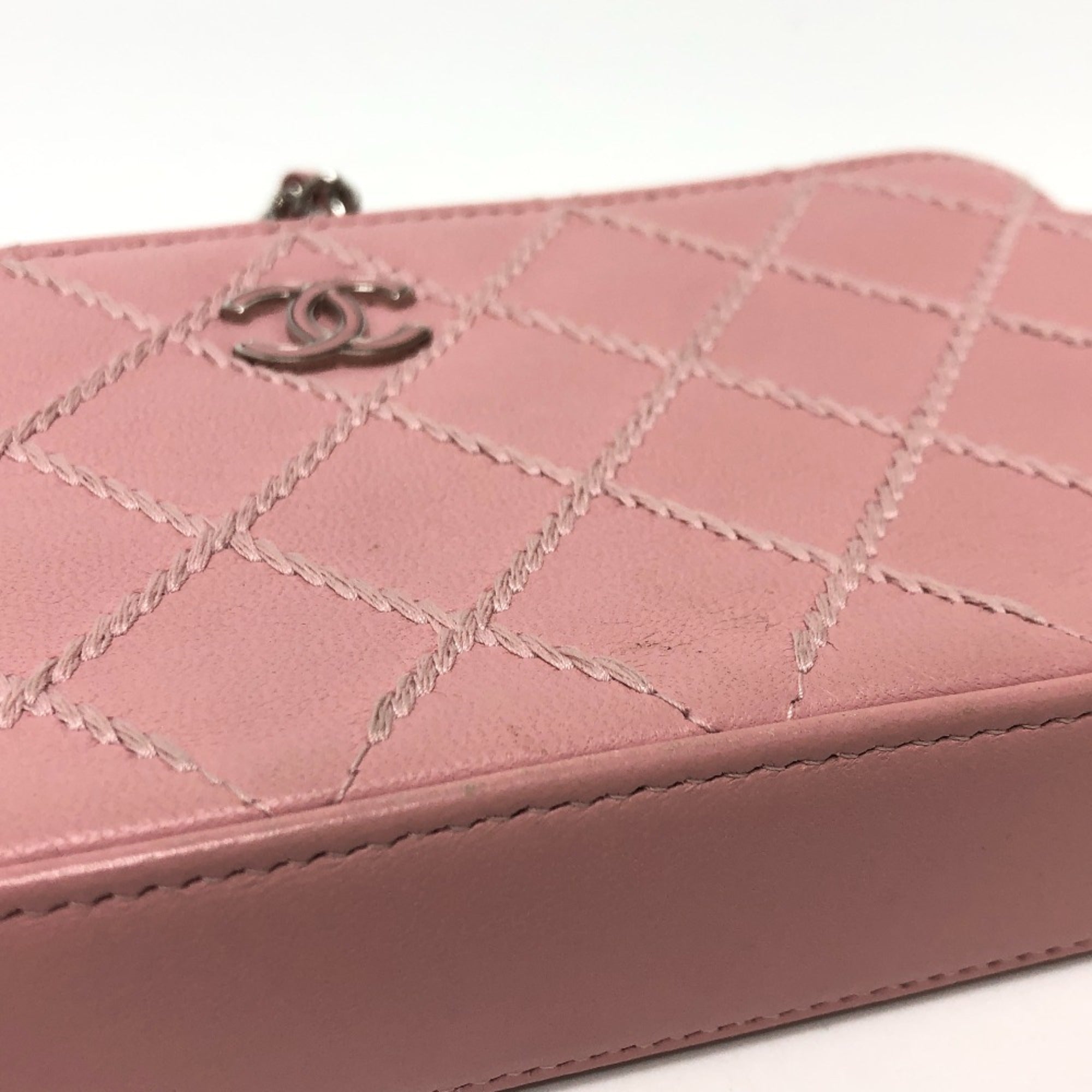 Chanel Pink Leather Shoulder Bag (Pre-Owned)