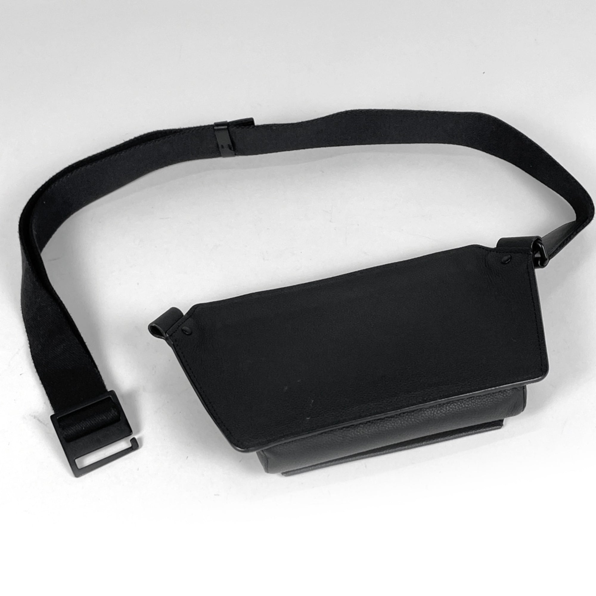 Louis Vuitton Black Noir Leather Shoulder Bag Sling Bag (Pre-Owned)