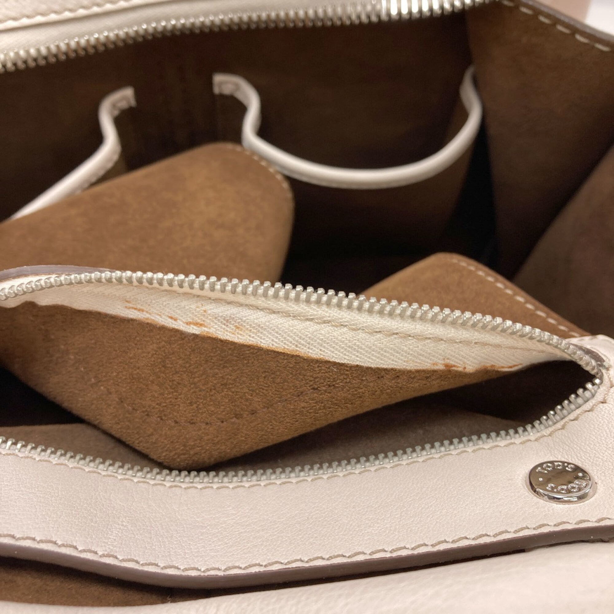 Tod's White Leather Tote Bag (Pre-Owned)