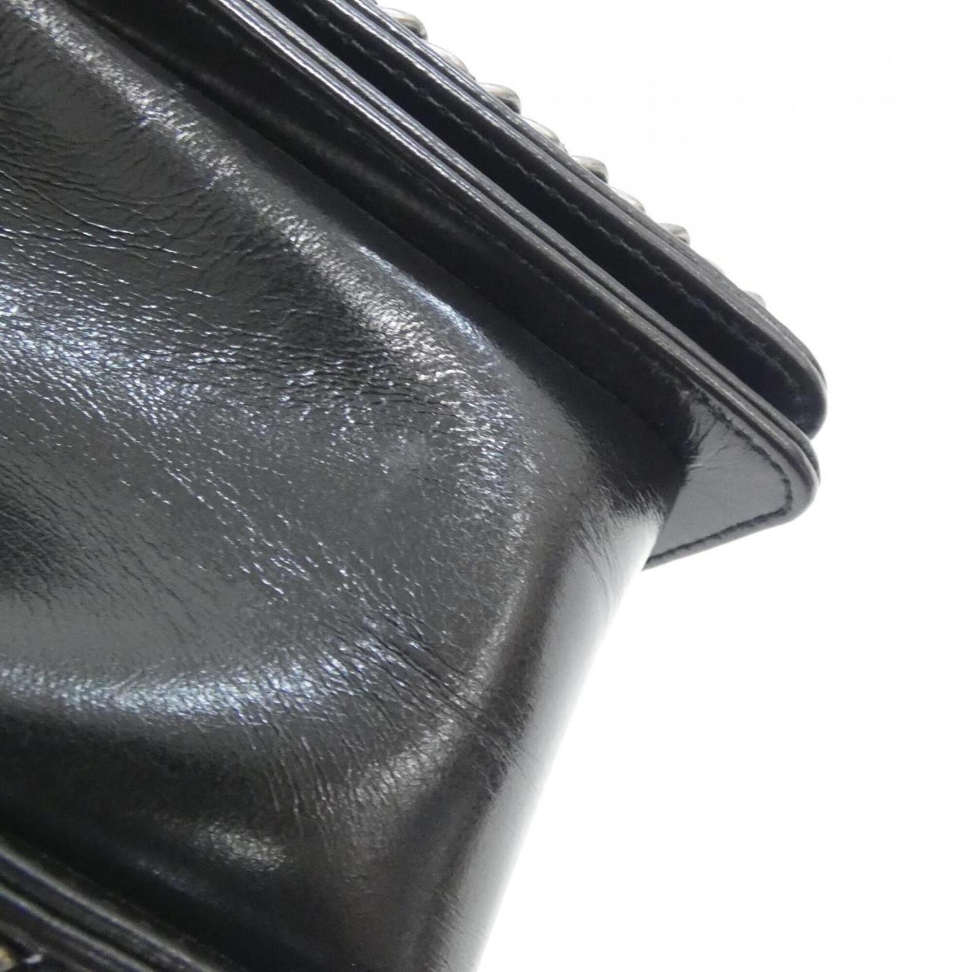 Chanel Black Leather Shoulder Bag (Pre-Owned)