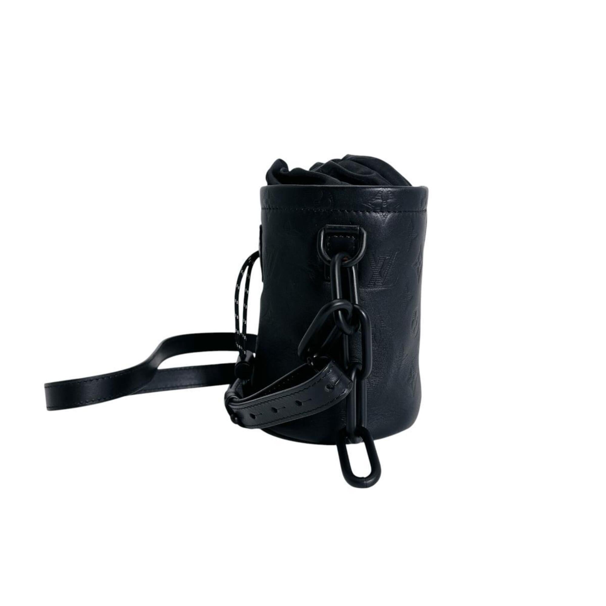 Louis Vuitton Black Leather Shoulder Bag (Pre-Owned)