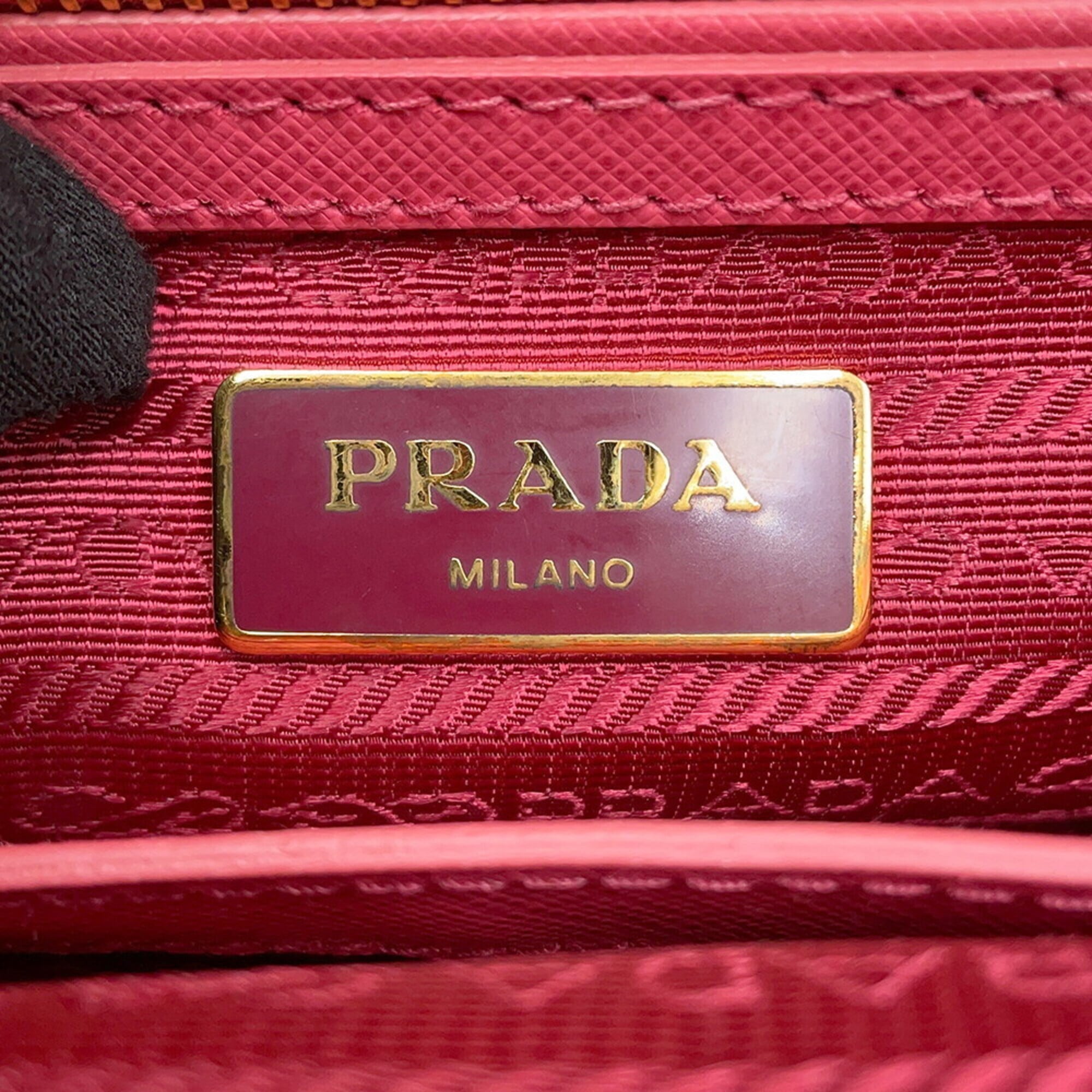 Prada Pink Leather Handbag (Pre-Owned)
