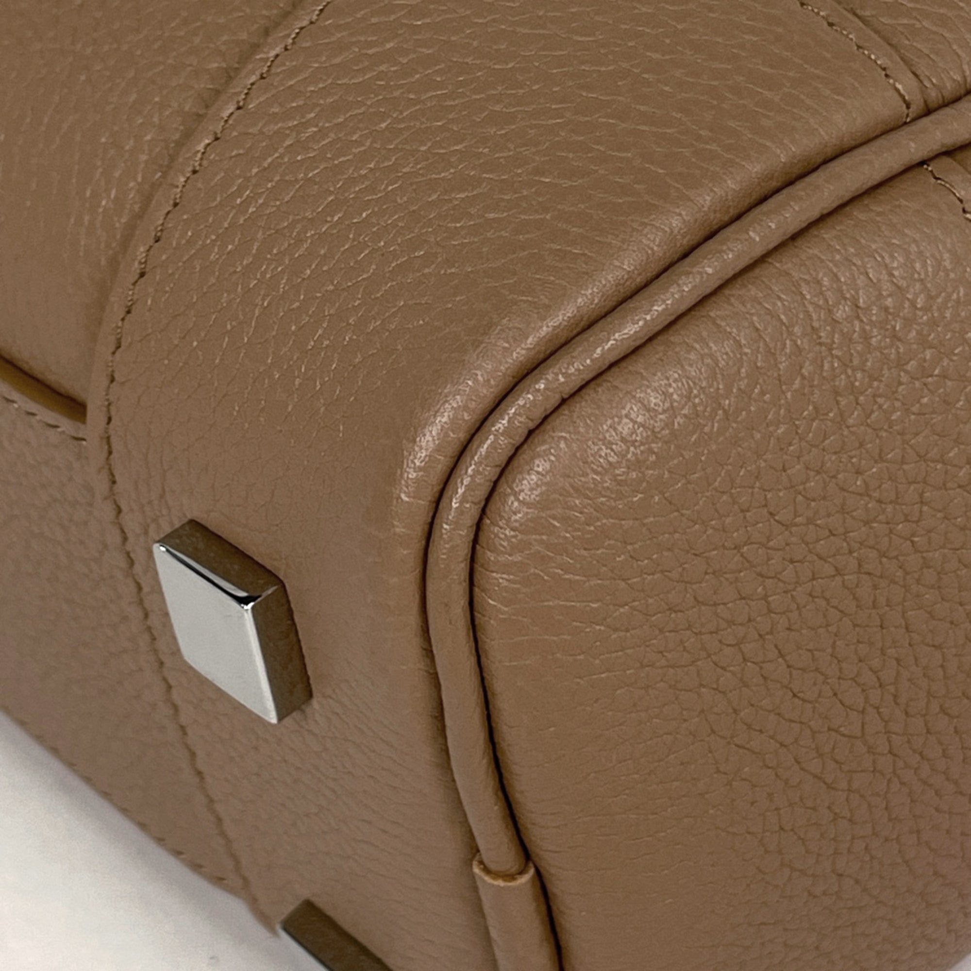 Loewe Brown Leather Handbag (Pre-Owned)