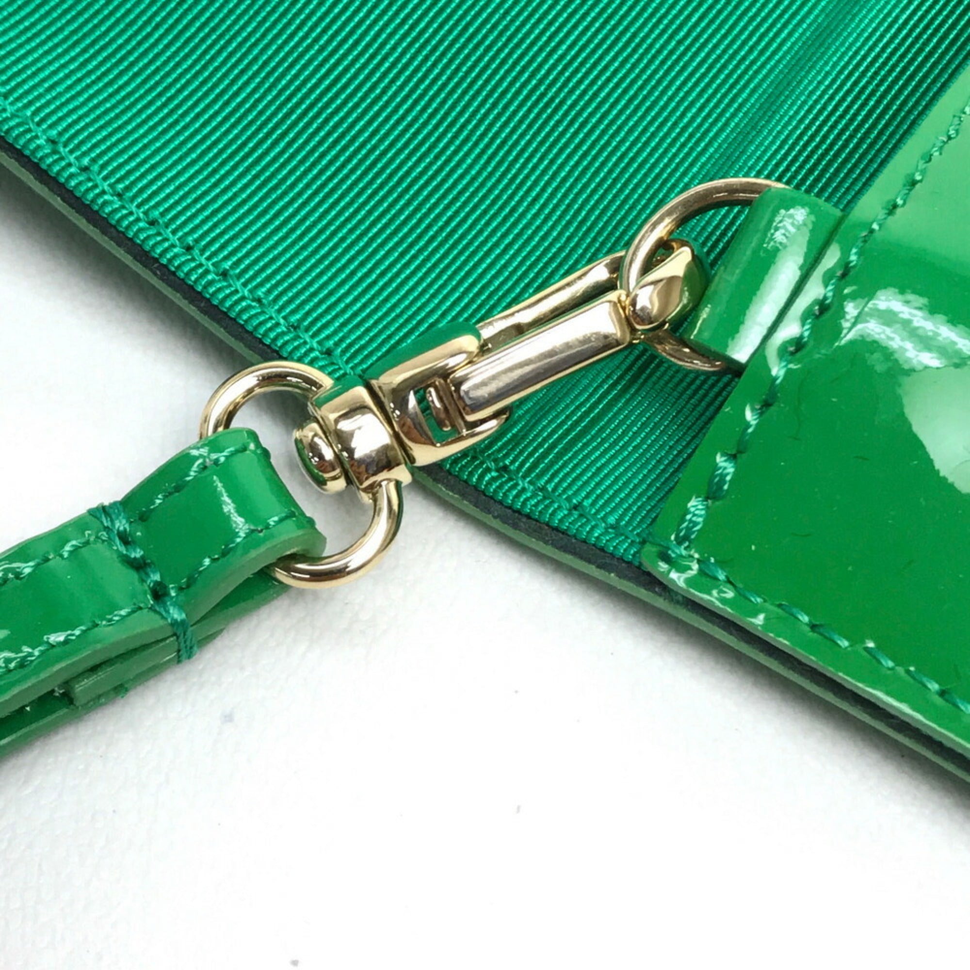 Valentino Green Patent Leather Clutch Bag (Pre-Owned)