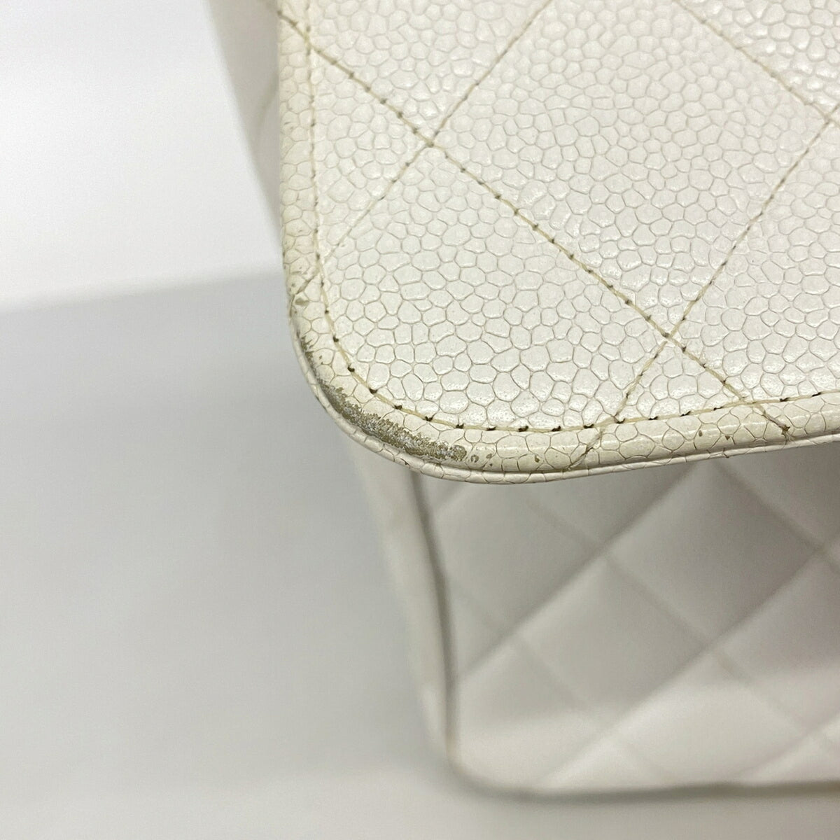 Chanel White Grained Calfskin Shoulder Bag (Pre-Owned)