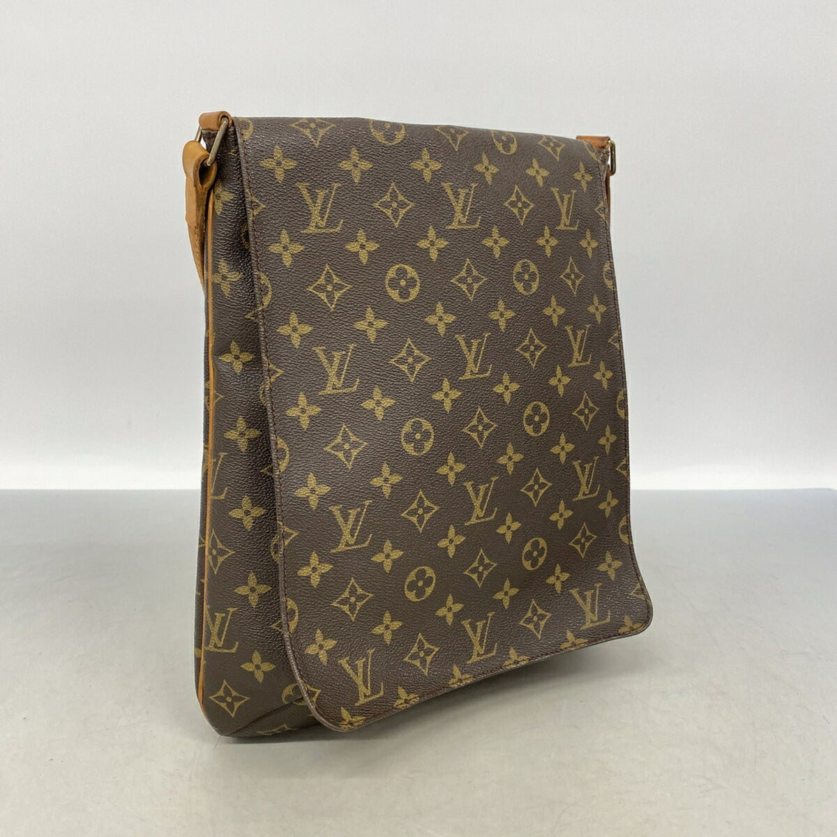 Louis Vuitton Brown Shoulder Bag (Pre-Owned)