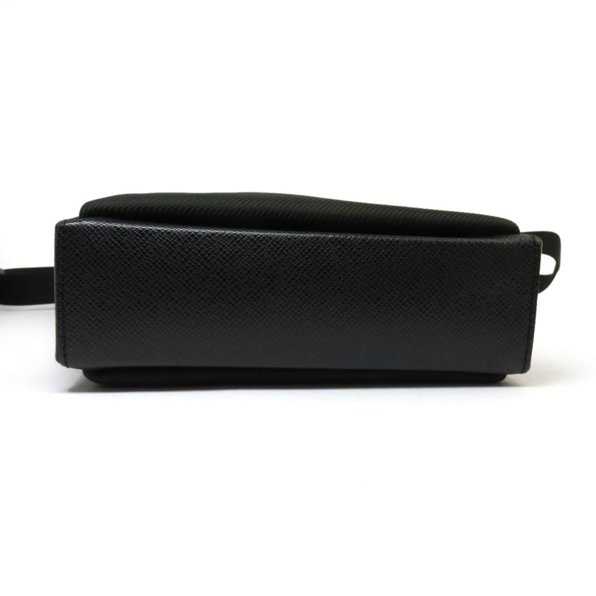 Louis Vuitton Ardoise Taiga Leather Shoulder Bag (Pre-Owned)