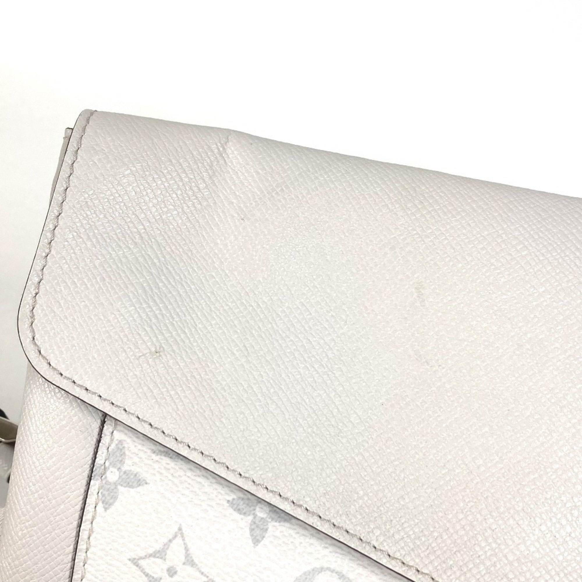 Louis Vuitton White Taigarama Shoulder Bag (Pre-Owned)