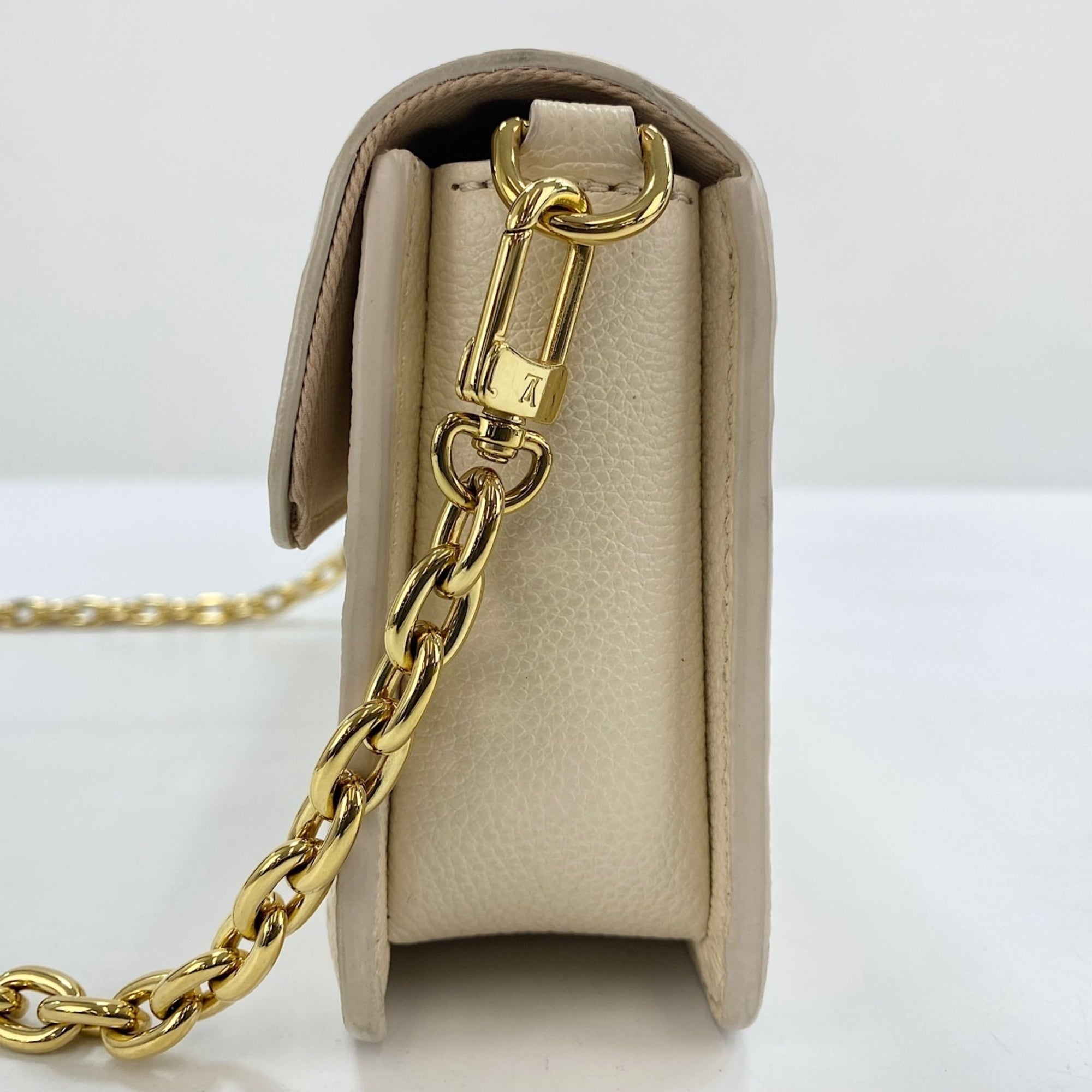 Louis Vuitton Beige Shoulder Bag (Pre-Owned)