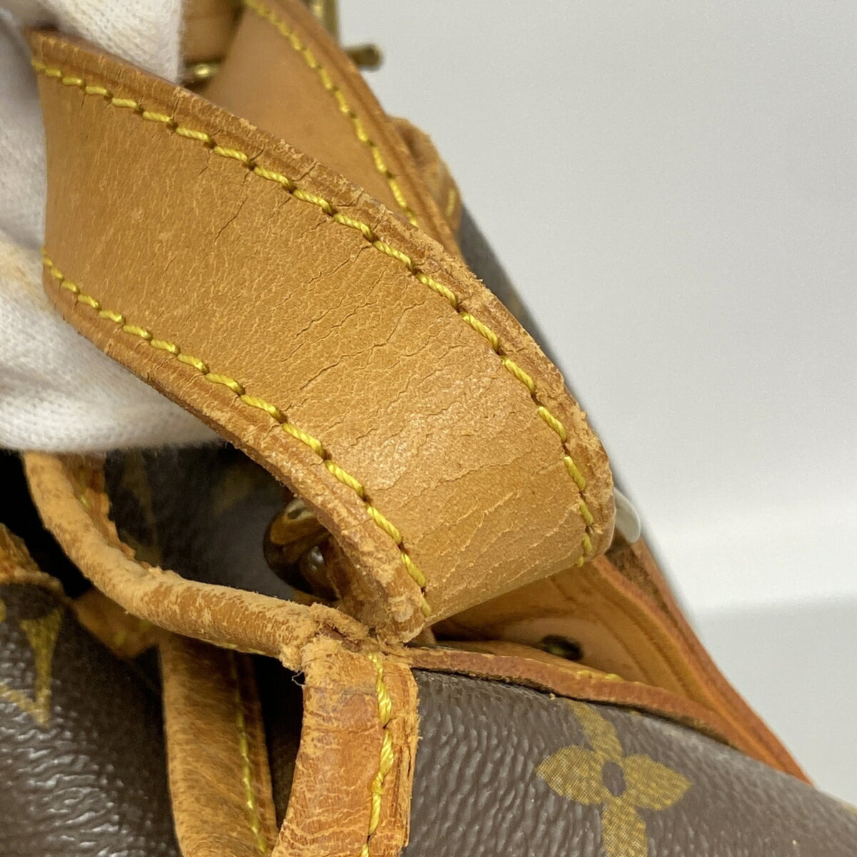 Louis Vuitton Brown Shoulder Bag (Pre-Owned)