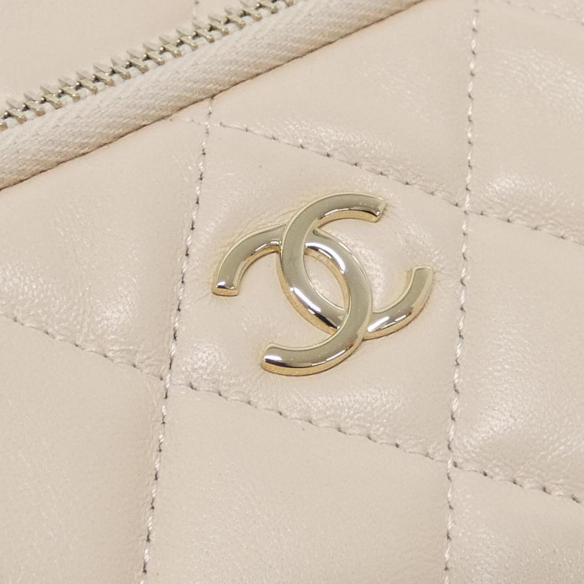 Chanel Beige Leather Shoulder Bag (Pre-Owned)