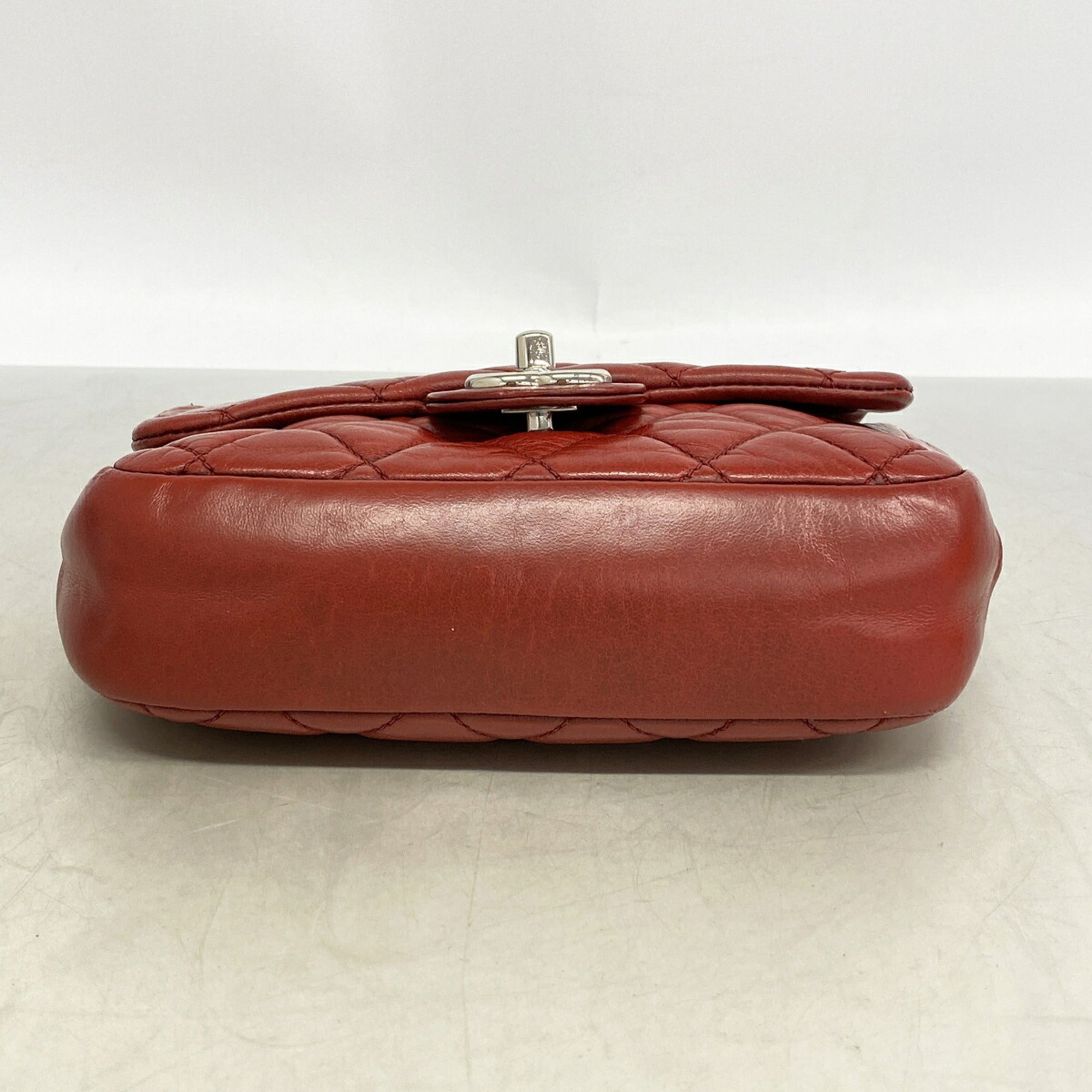 Chanel Red Color Leather Shoulder Bag (Pre-Owned)
