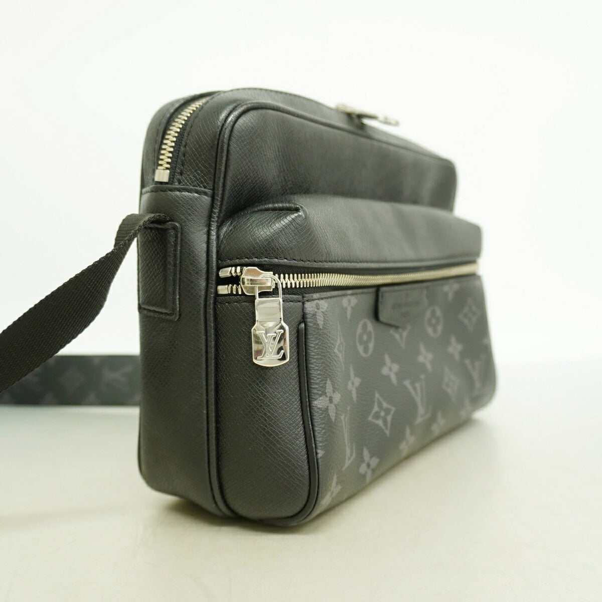 Louis Vuitton Black Shoulder Bag (Pre-Owned)