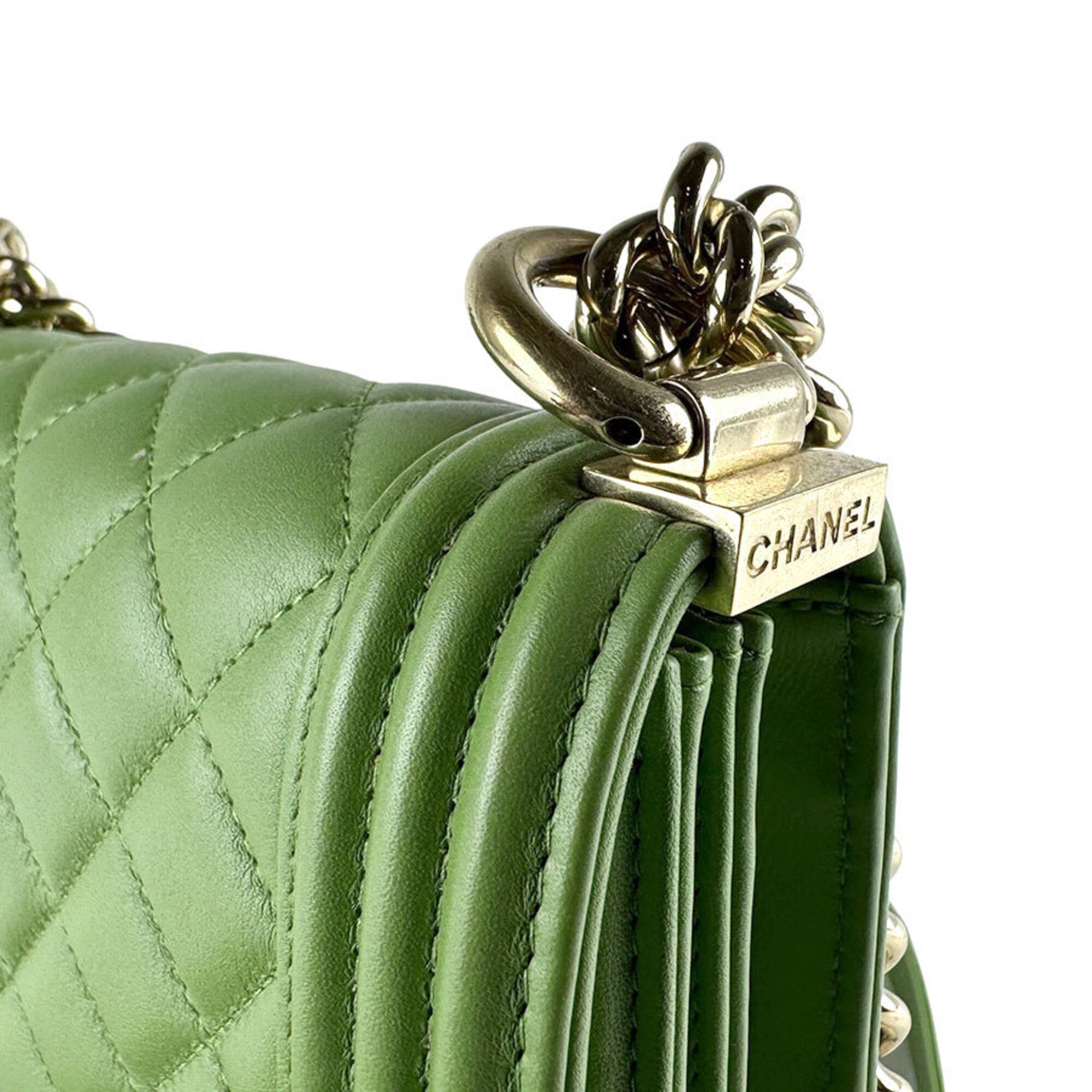 Chanel Green Leather Shoulder Bag (Pre-Owned)