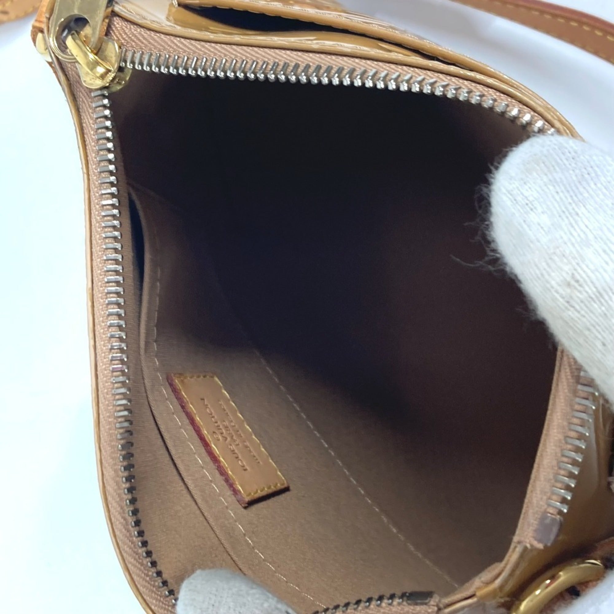 Louis Vuitton Monogram Vernis Beige Noisette Monogram Vernis Pochette Shoulder Bag (Pre-Owned)