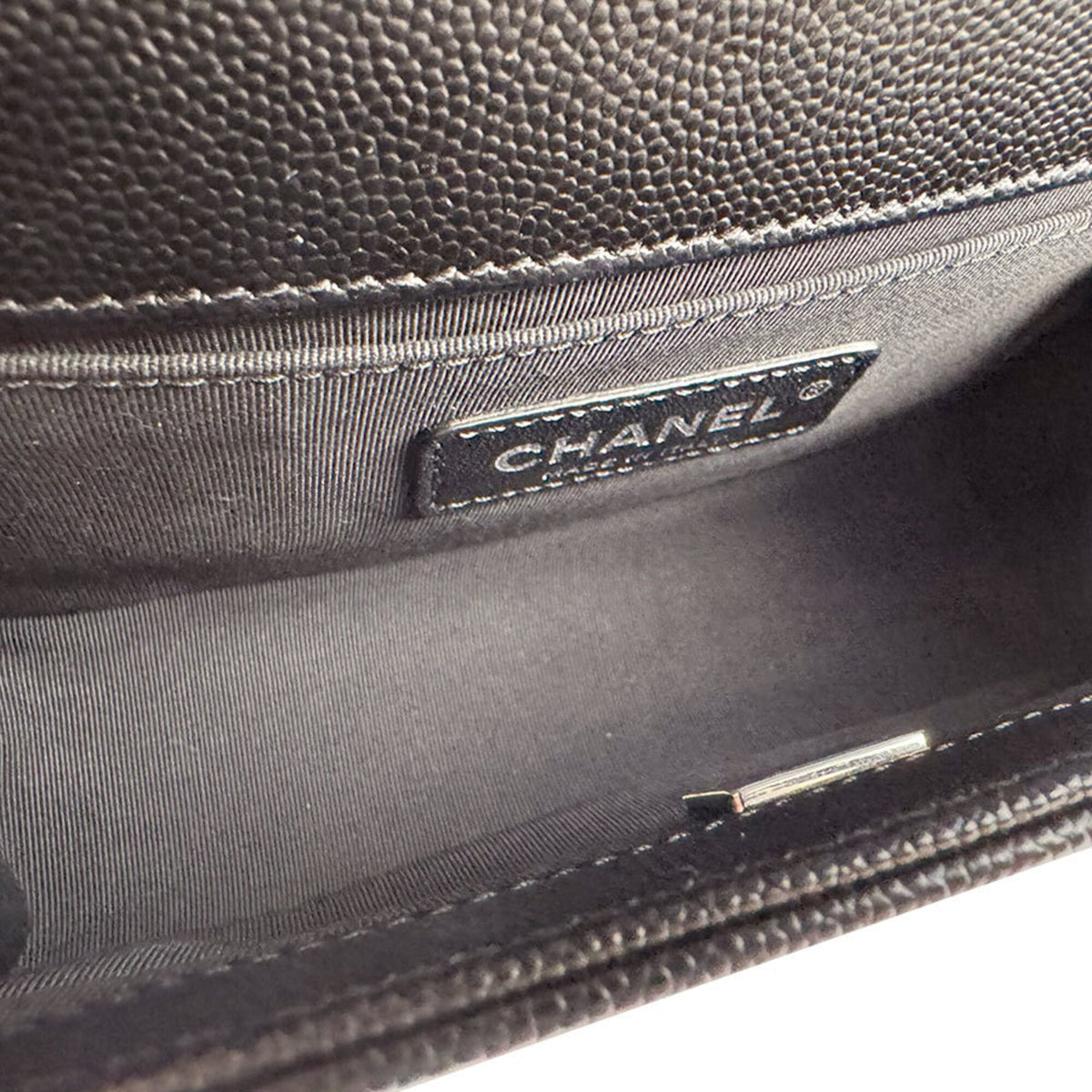 Chanel Black Grained Calfskin Leather Shoulder Bag (Pre-Owned)