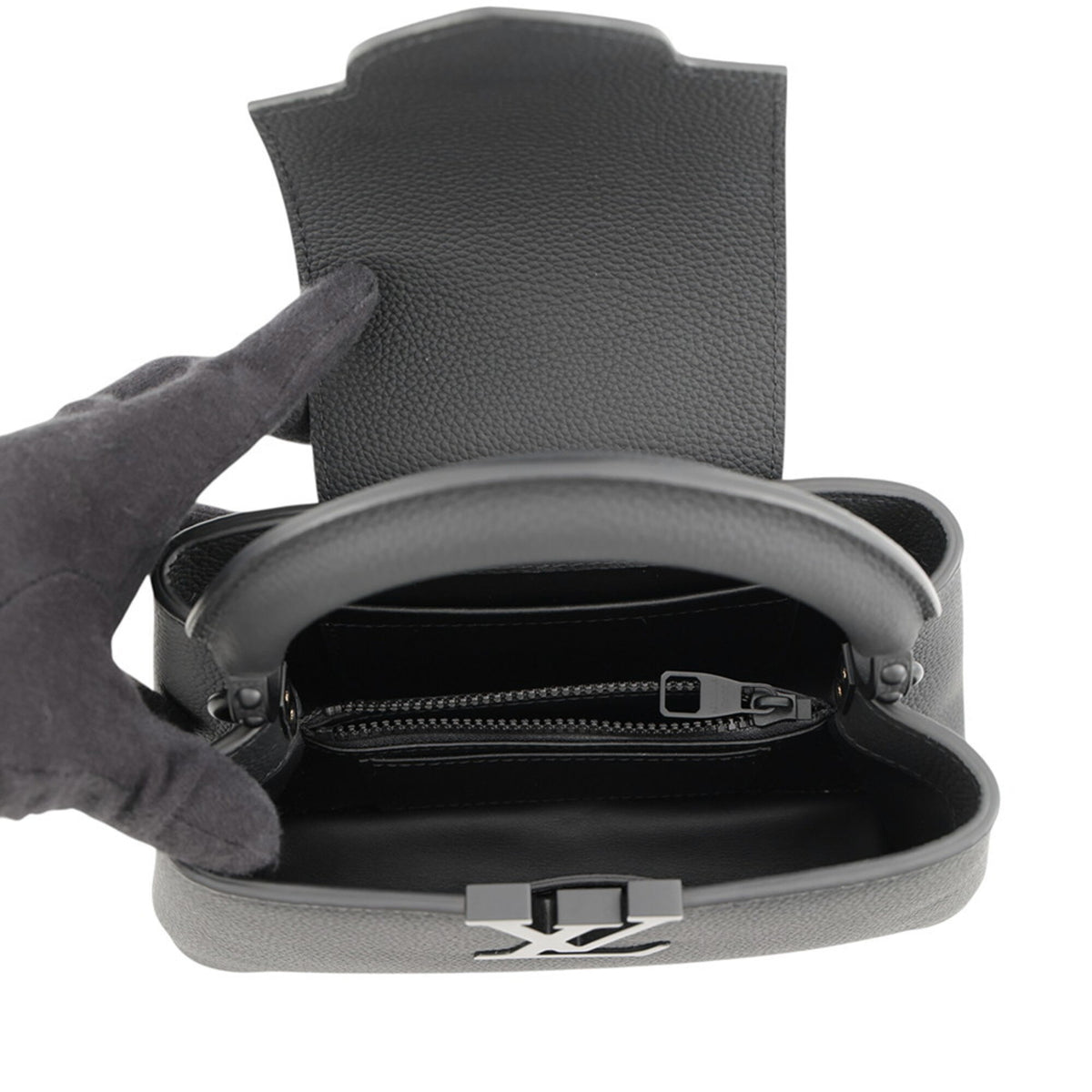 Louis Vuitton Black Leather Handbag Shoulder Bag (Pre-Owned)