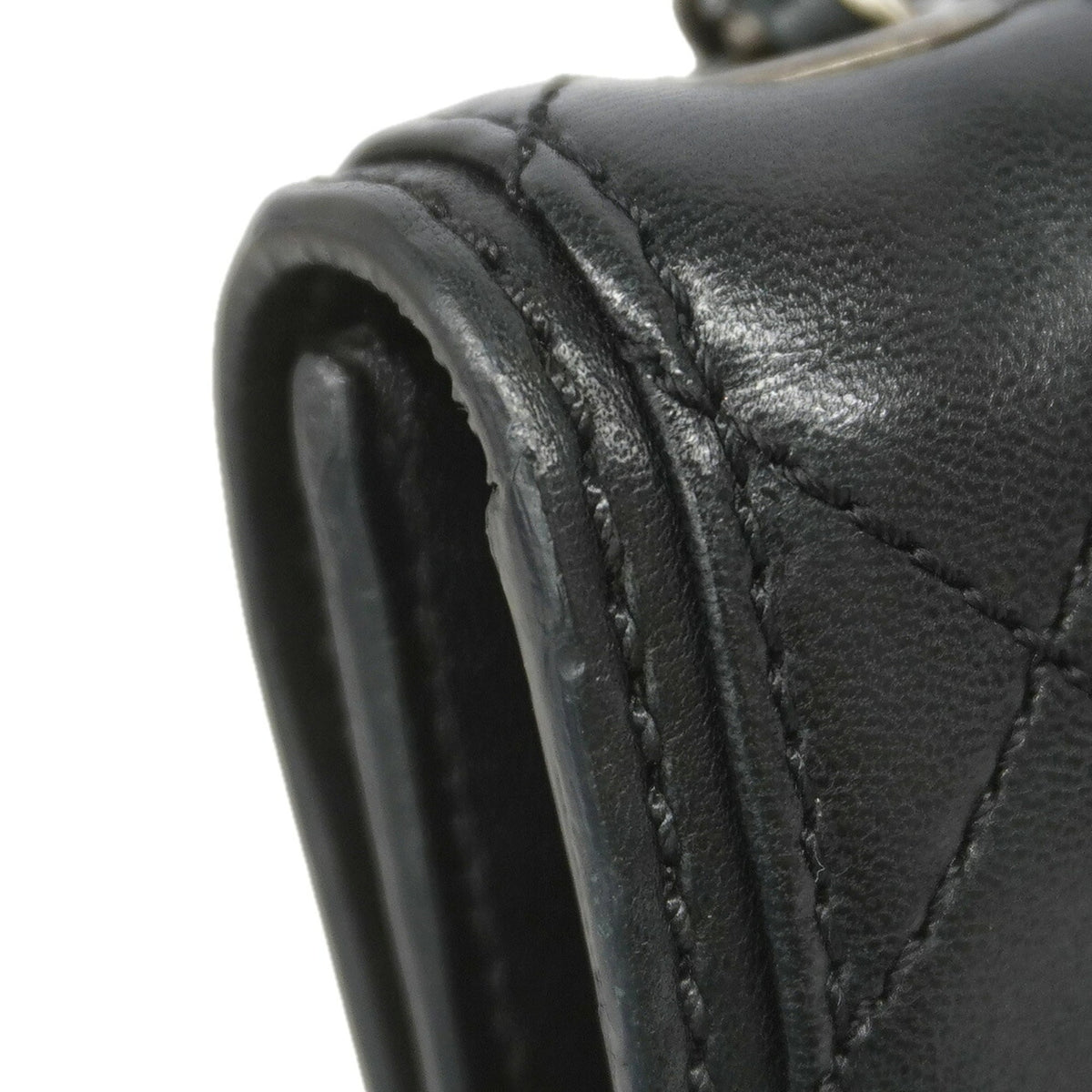 Chanel Black Leather Shoulder Bag (Pre-Owned)