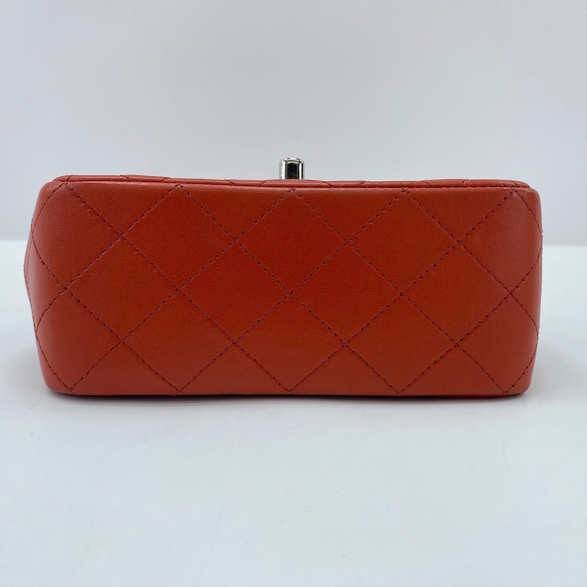 Chanel Orange Shoulder Bag (Pre-Owned)