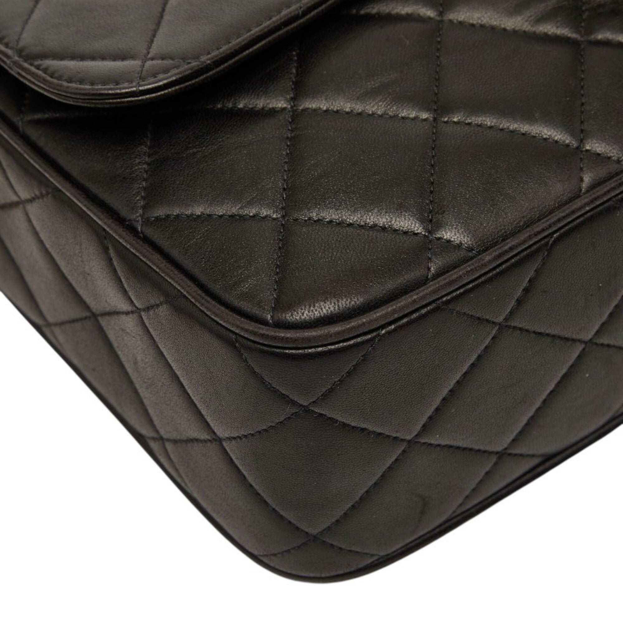 Chanel Black Leather Shoulder Bag (Pre-Owned)