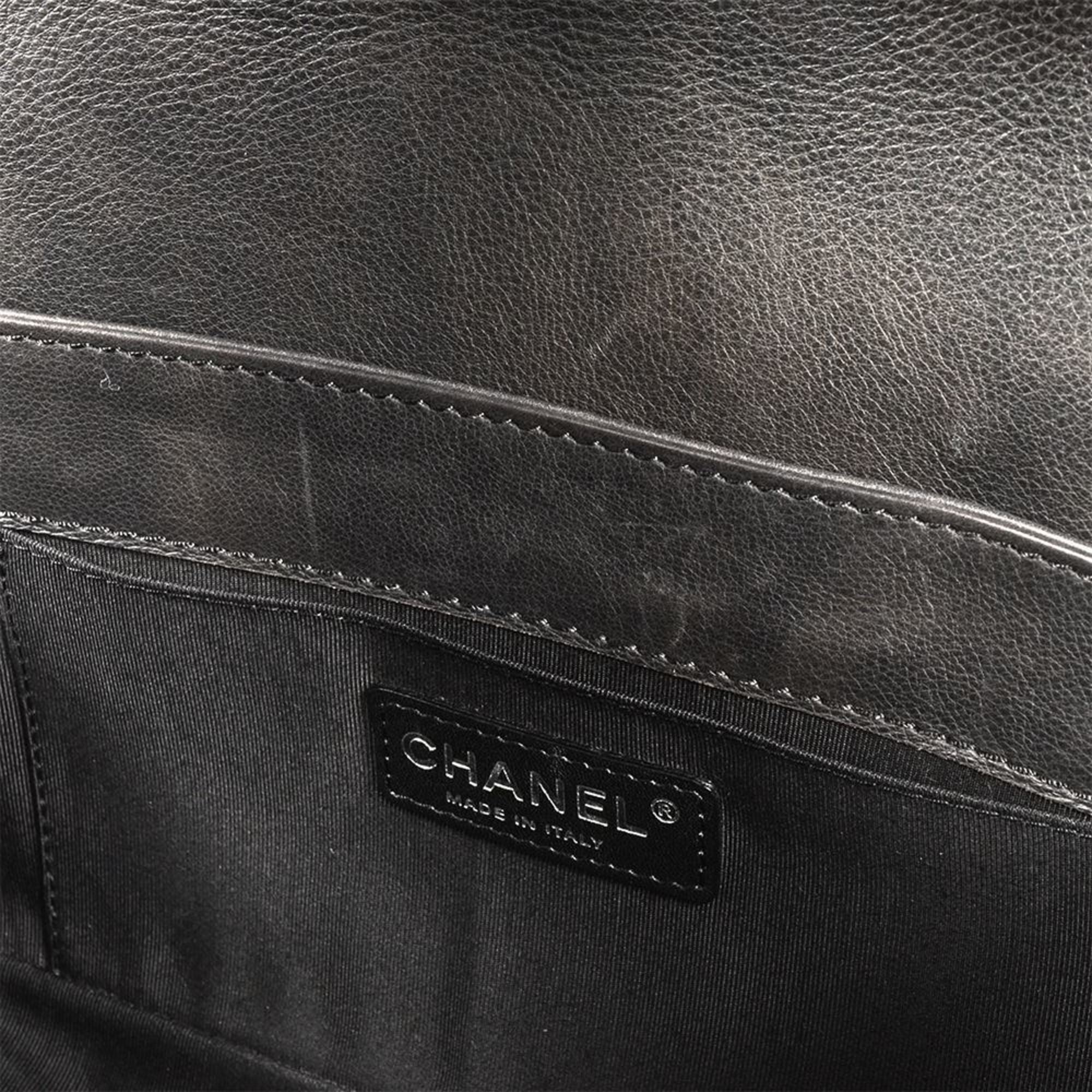 Chanel Black Leather Shoulder Bag (Pre-Owned)