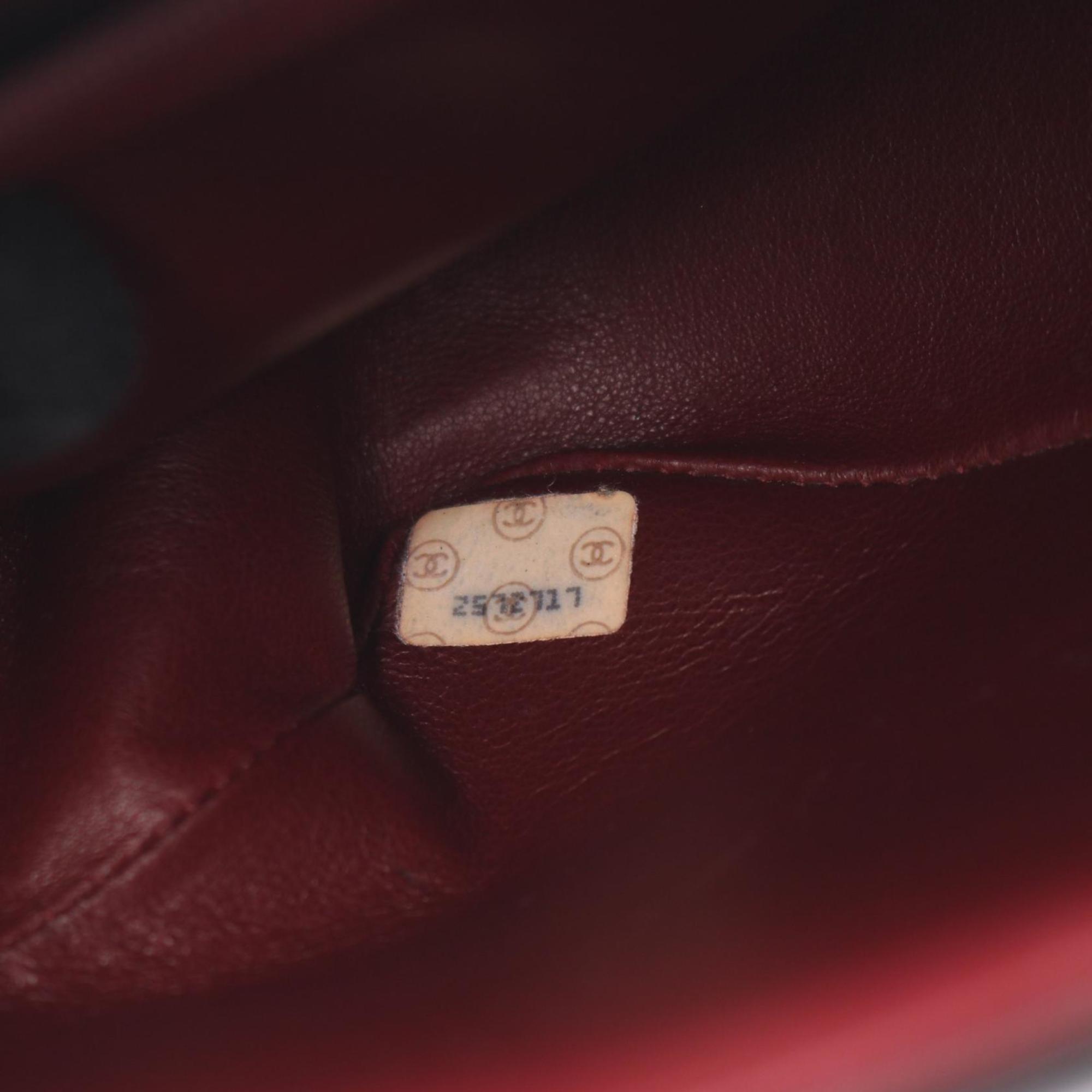 Chanel Black Leather Shoulder Bag (Pre-Owned)