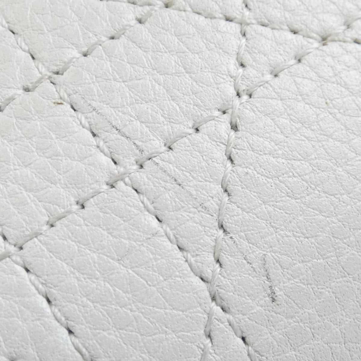Christian Dior White Leather Handbag (Pre-Owned)