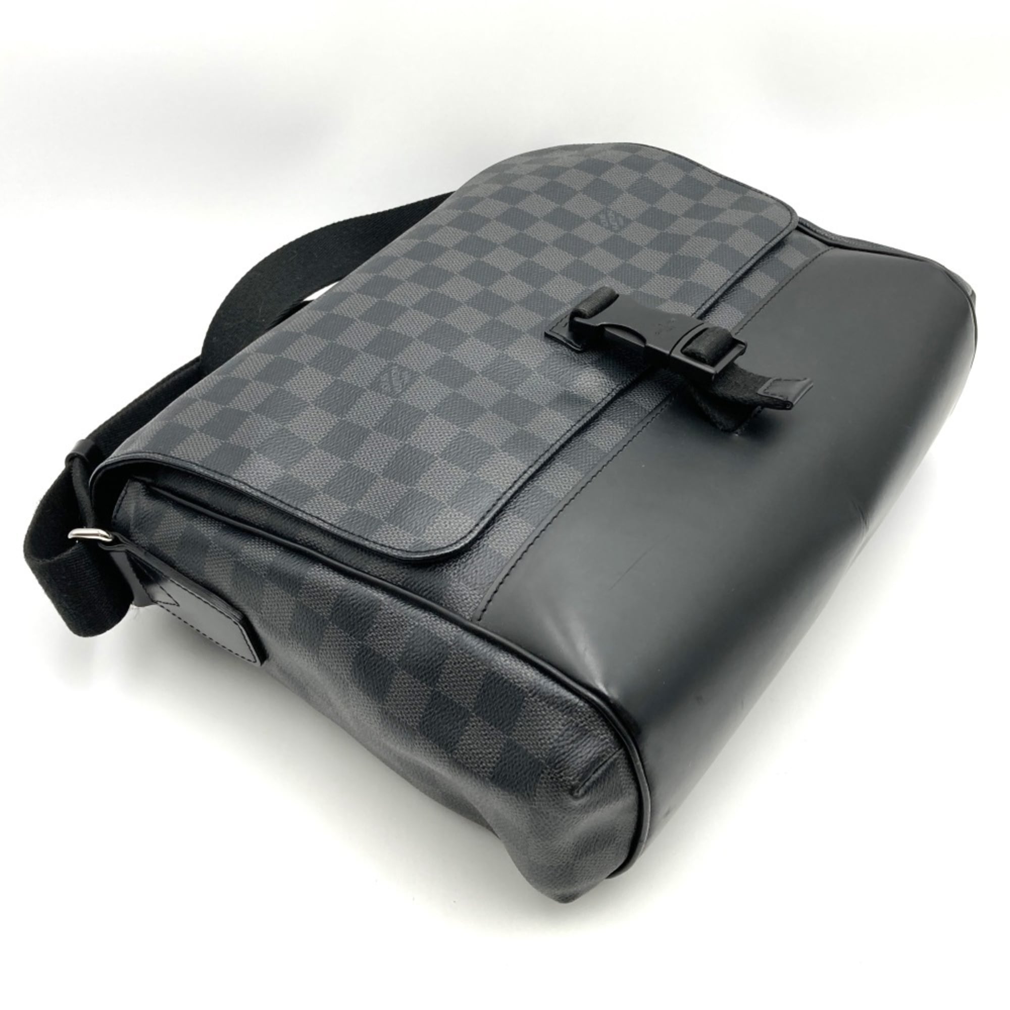 Louis Vuitton Black Damier Graphite Canvas Messenger Bag Shoulder Bag (Pre-Owned)