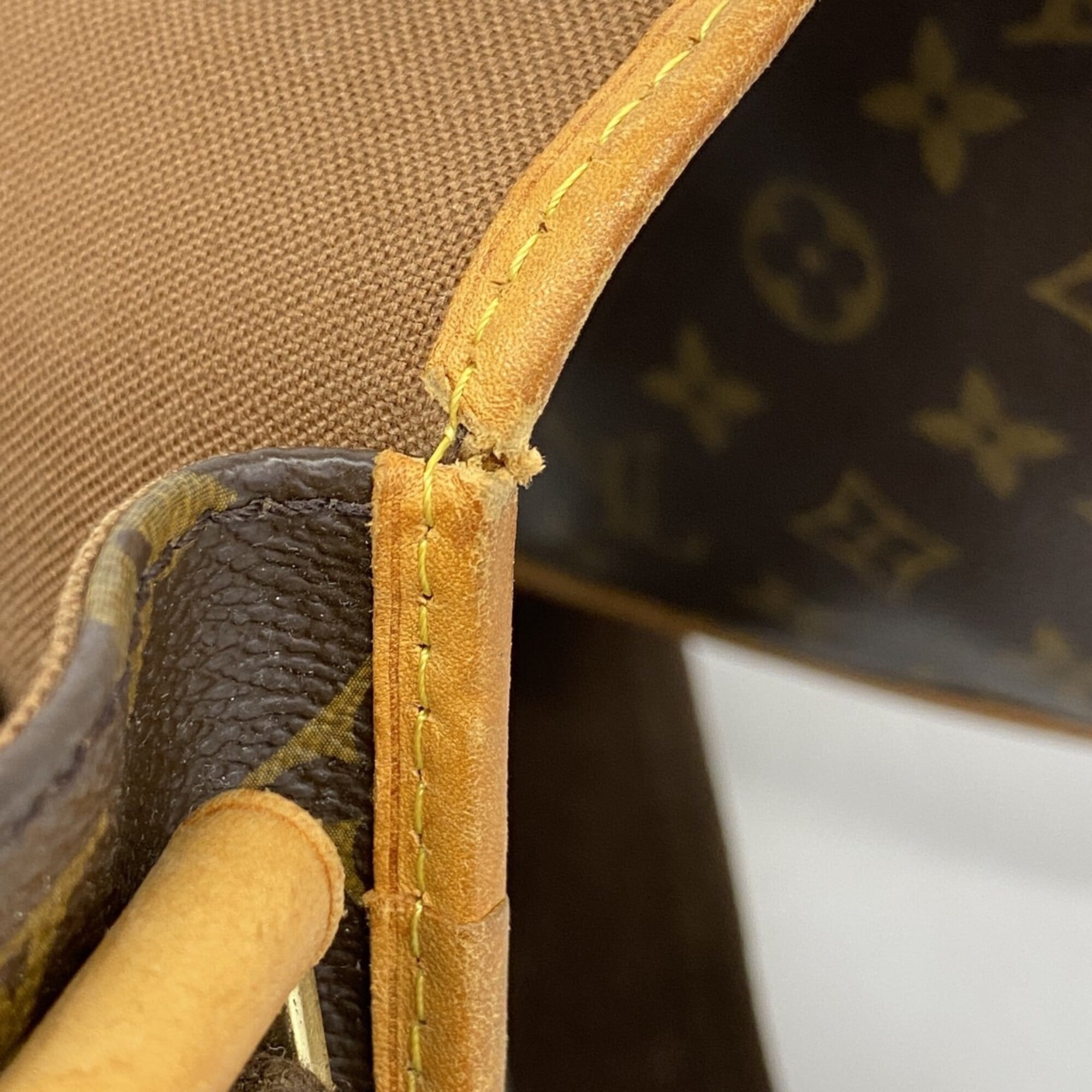 Louis Vuitton Brown Shoulder Bag (Pre-Owned)