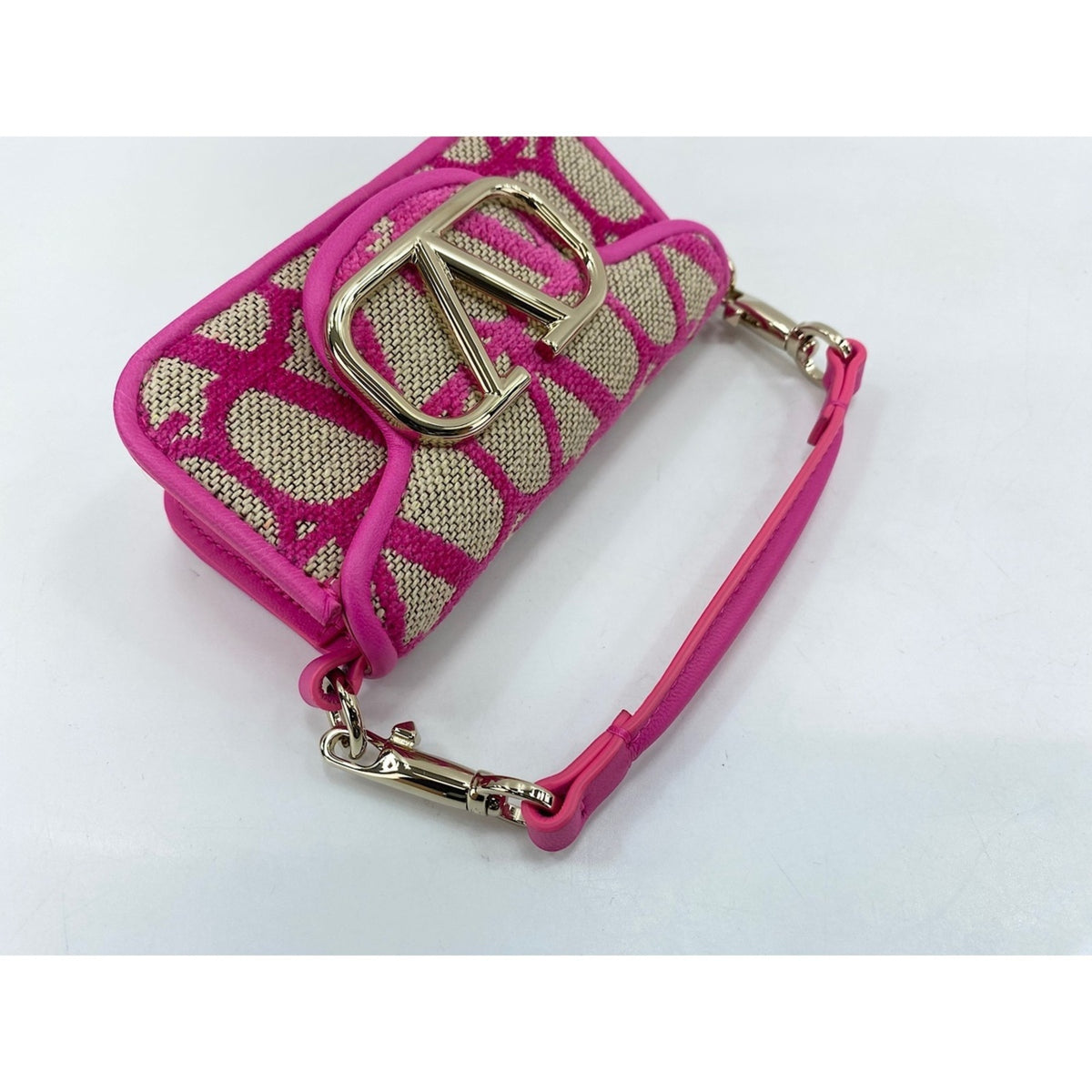 Valentino Beige Shoulder Bag (Pre-Owned)