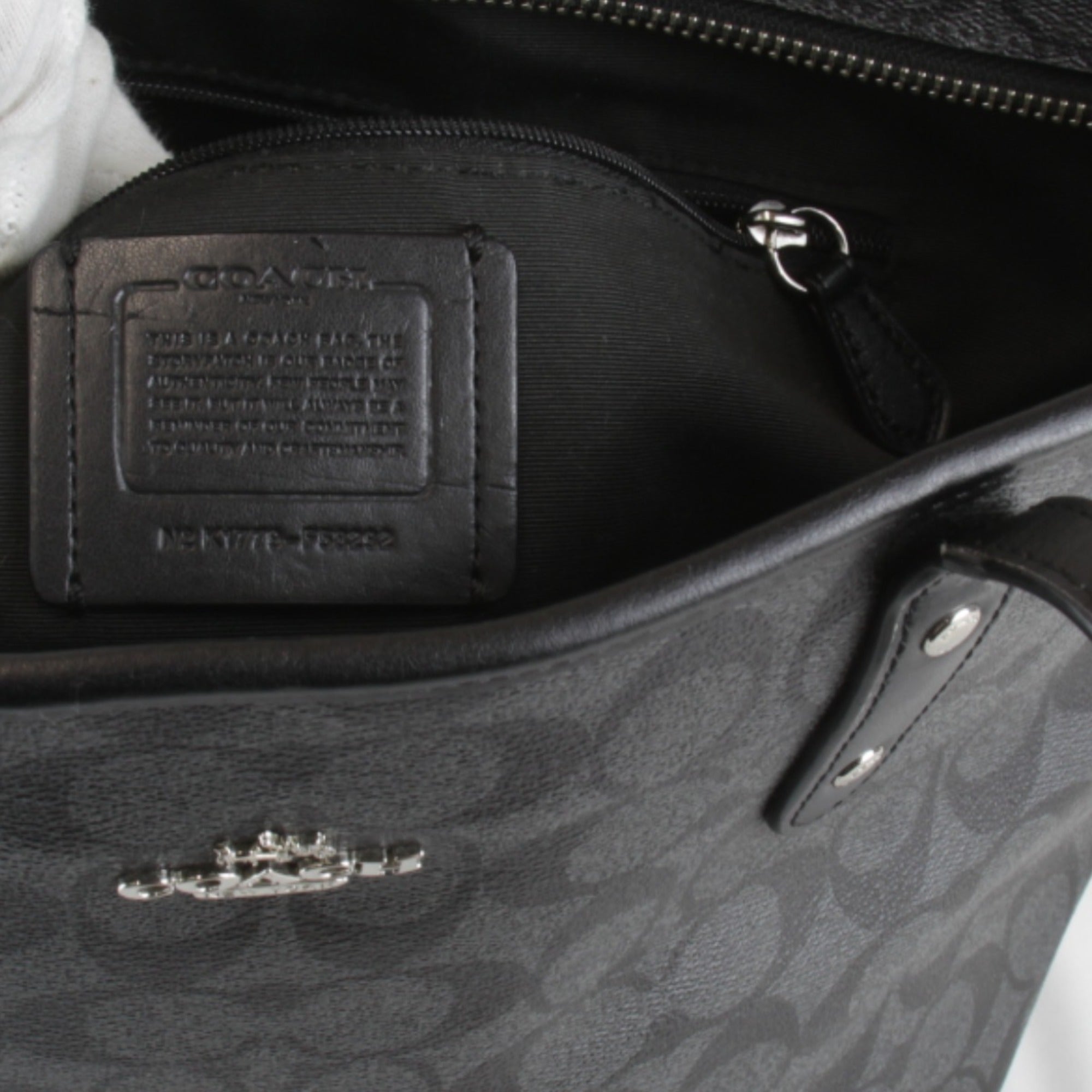 Coach Signature Black Leather Tote Bag (Pre-Owned)