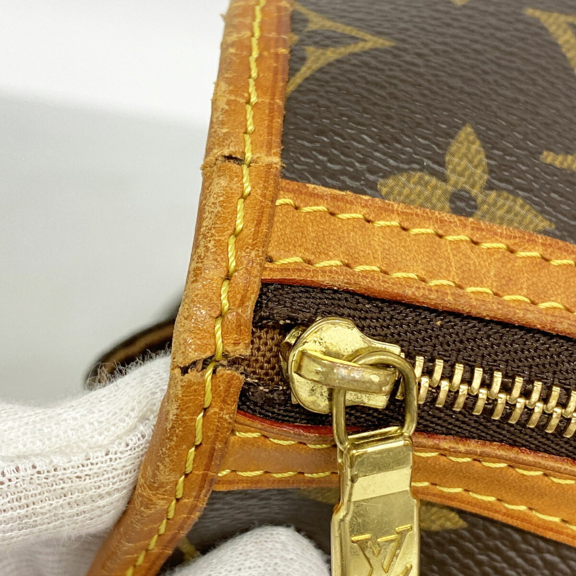 Louis Vuitton Brown Shoulder Bag (Pre-Owned)